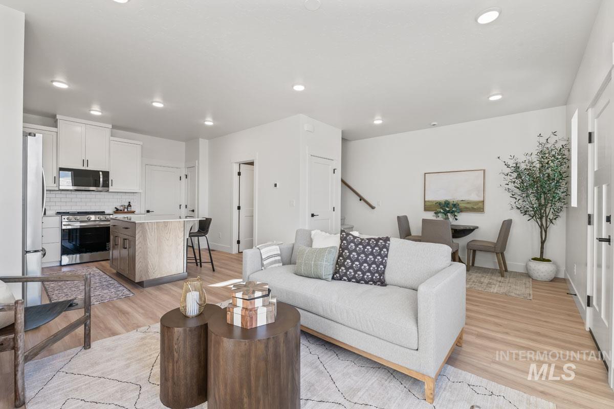 2105 E Deep Purple Lane, Meridian, Idaho 83642, 2 Bedrooms, 2.5 Bathrooms, Residential For Sale, Price $389,900,MLS 98966368