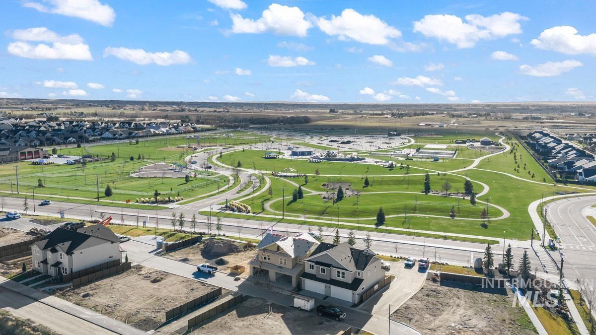 2105 E Deep Purple Lane, Meridian, Idaho 83642, 2 Bedrooms, 2.5 Bathrooms, Residential For Sale, Price $389,900,MLS 98966368