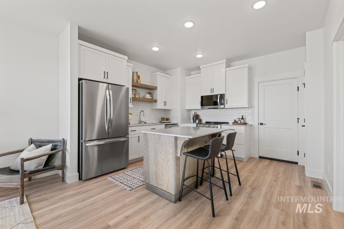 2105 E Deep Purple Lane, Meridian, Idaho 83642, 2 Bedrooms, 2.5 Bathrooms, Residential For Sale, Price $389,900,MLS 98966368