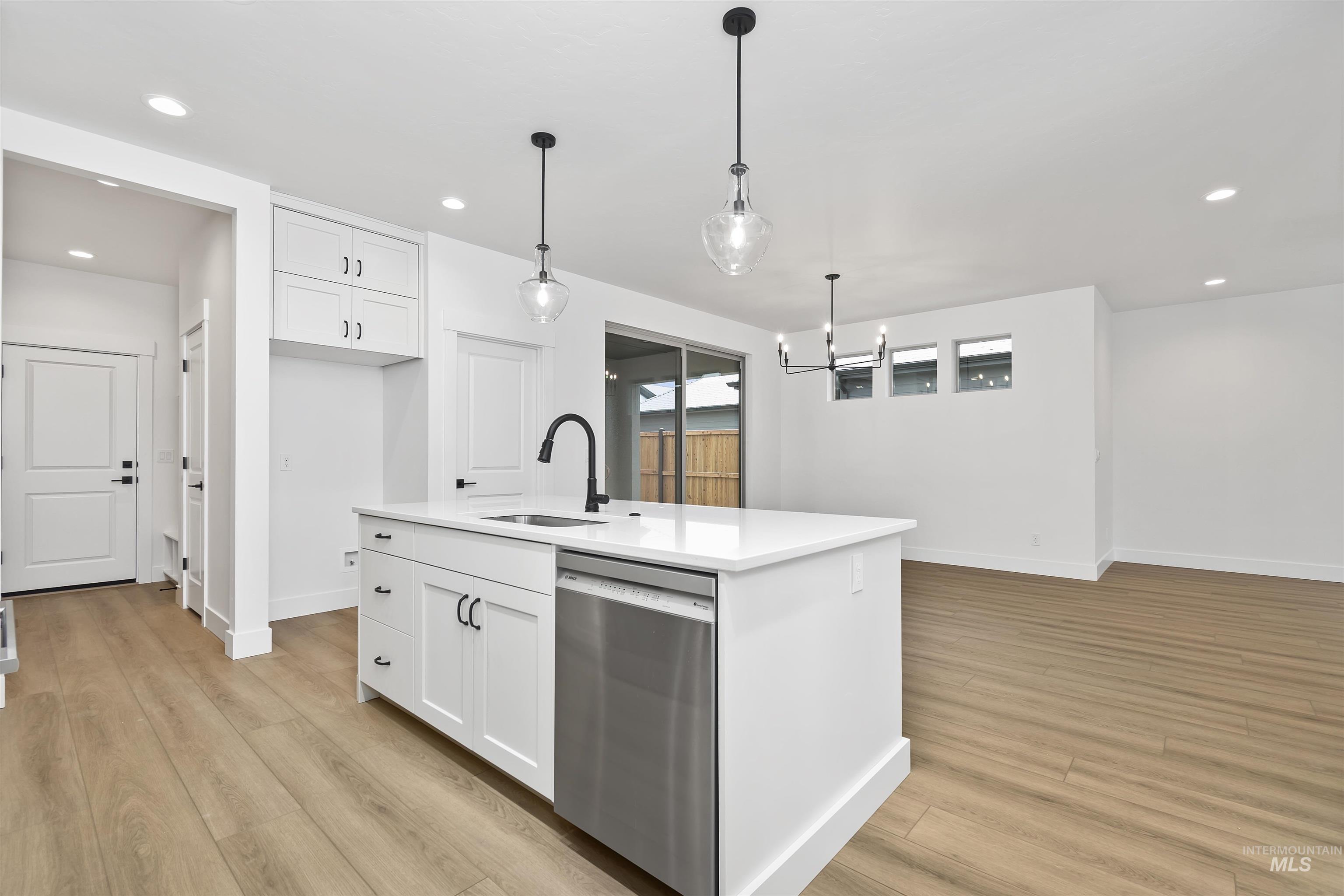 11260 W Tara Iti Ln., Kuna, Idaho 83646, 3 Bedrooms, 2 Bathrooms, Residential For Sale, Price $459,880,MLS 98966387