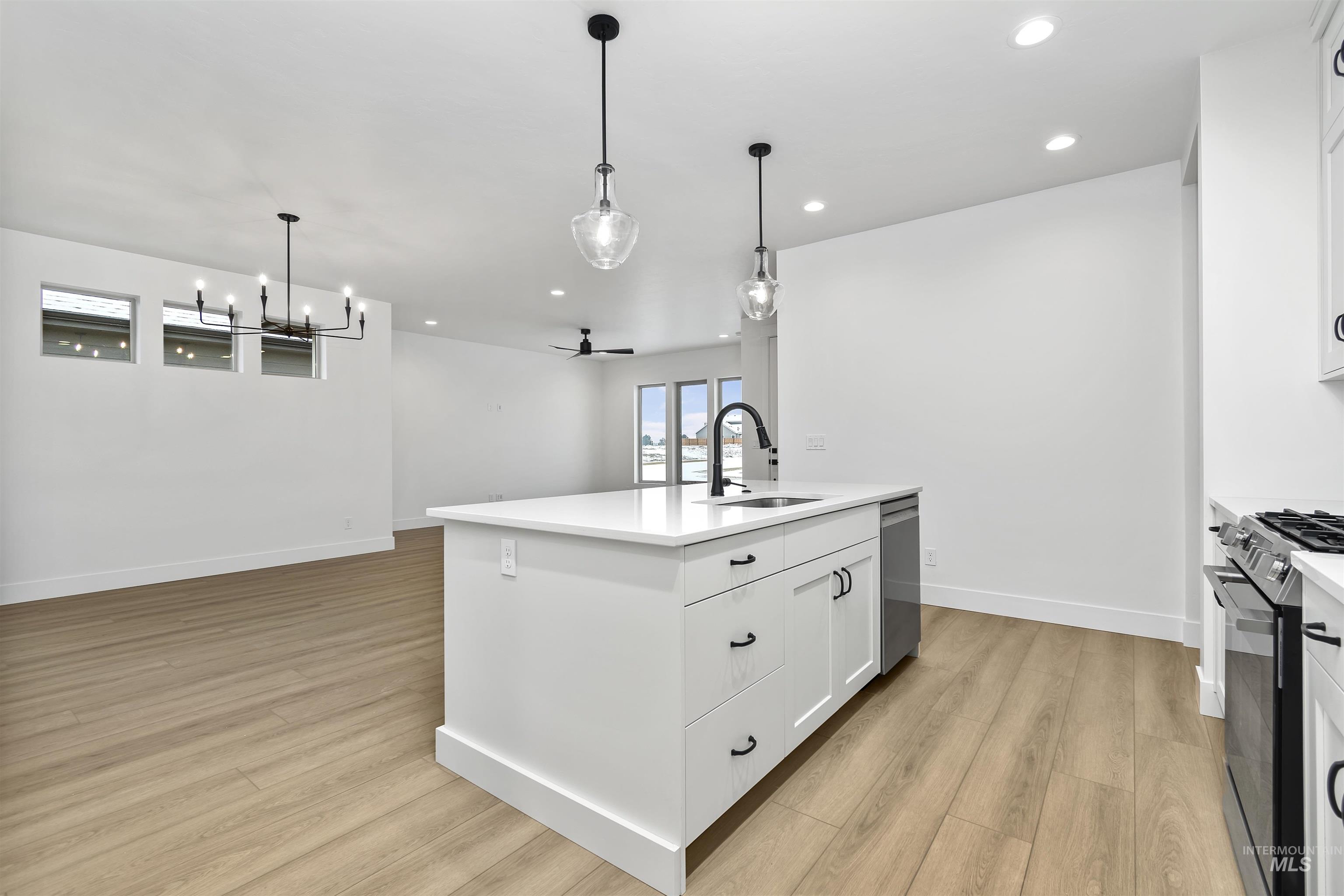 11260 W Tara Iti Ln., Kuna, Idaho 83646, 3 Bedrooms, 2 Bathrooms, Residential For Sale, Price $459,880,MLS 98966387