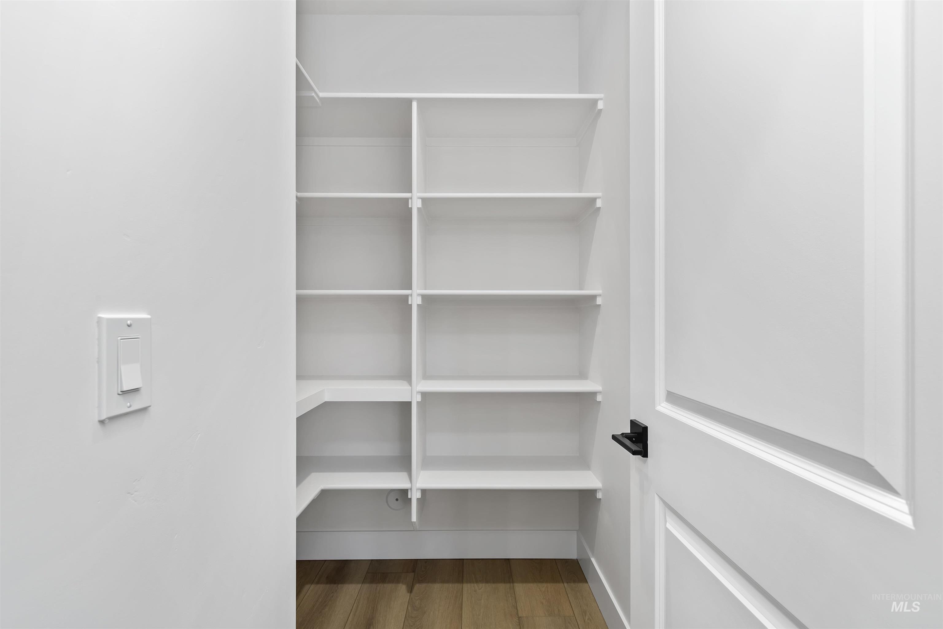 11260 W Tara Iti Ln., Kuna, Idaho 83646, 3 Bedrooms, 2 Bathrooms, Residential For Sale, Price $459,880,MLS 98966387