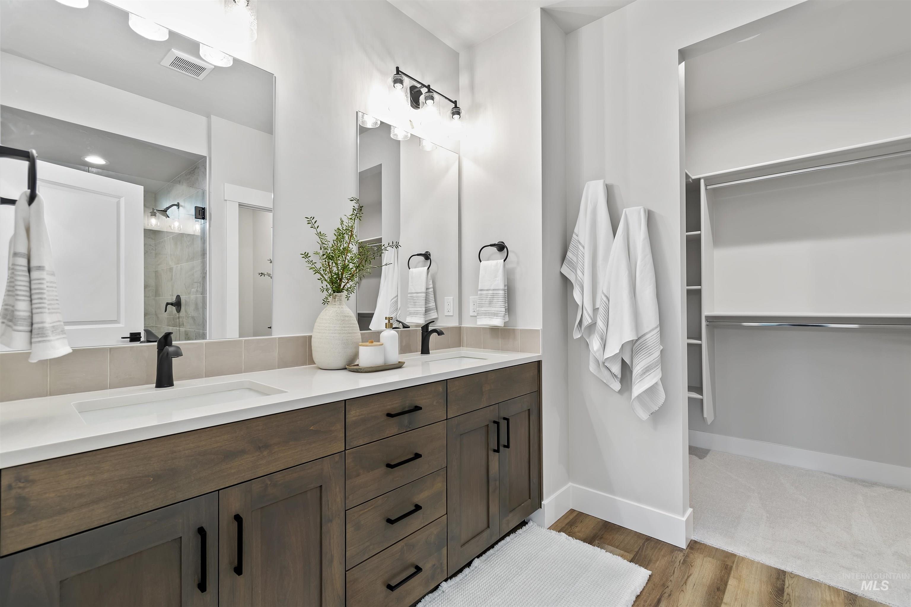 11260 W Tara Iti Ln., Kuna, Idaho 83646, 3 Bedrooms, 2 Bathrooms, Residential For Sale, Price $459,880,MLS 98966387