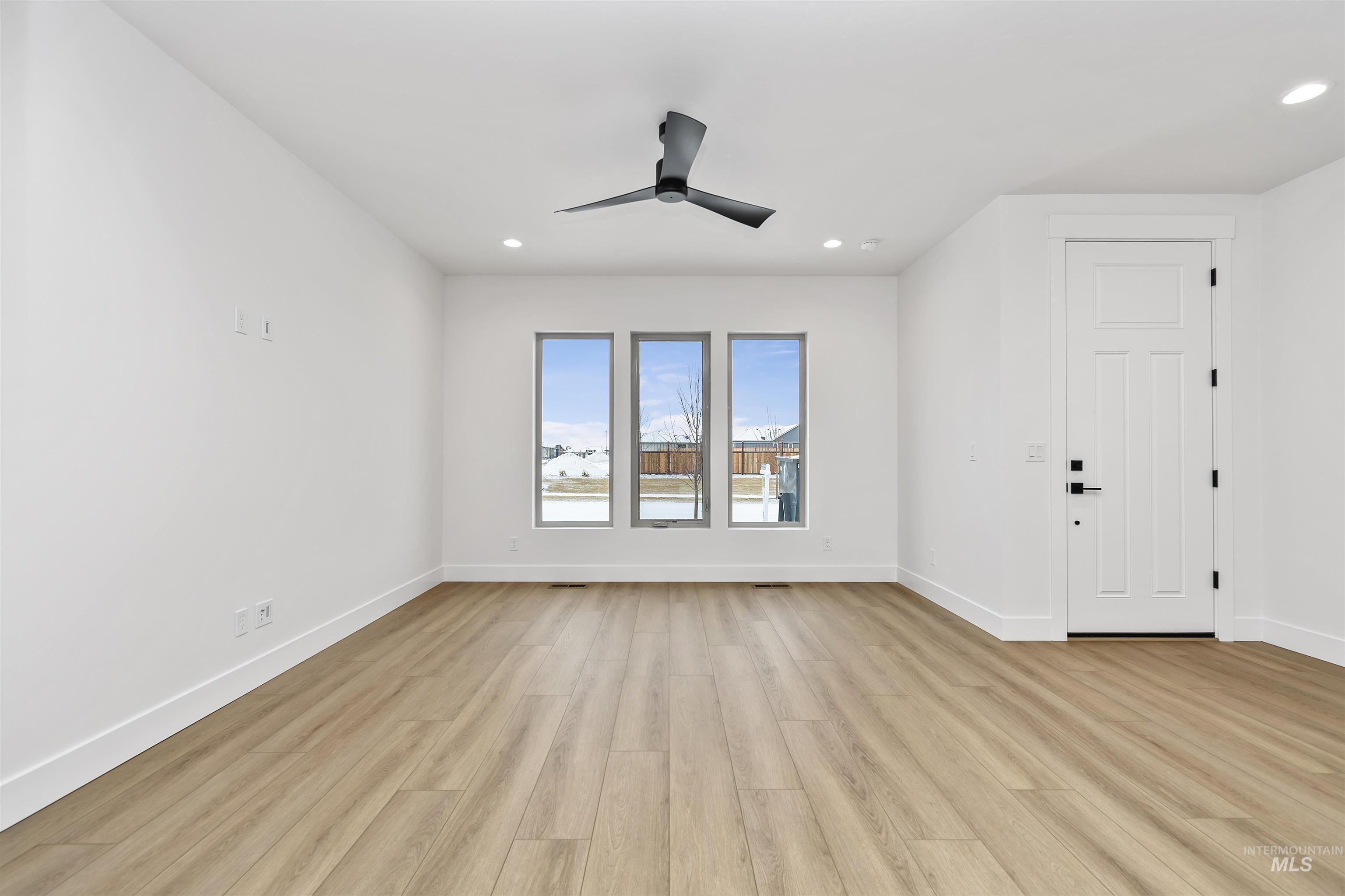 11260 W Tara Iti Ln., Kuna, Idaho 83646, 3 Bedrooms, 2 Bathrooms, Residential For Sale, Price $459,880,MLS 98966387