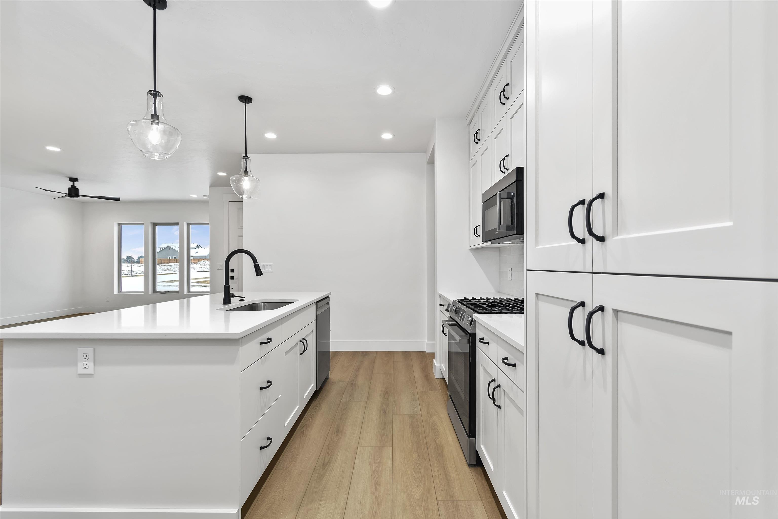 11260 W Tara Iti Ln., Kuna, Idaho 83646, 3 Bedrooms, 2 Bathrooms, Residential For Sale, Price $459,880,MLS 98966387