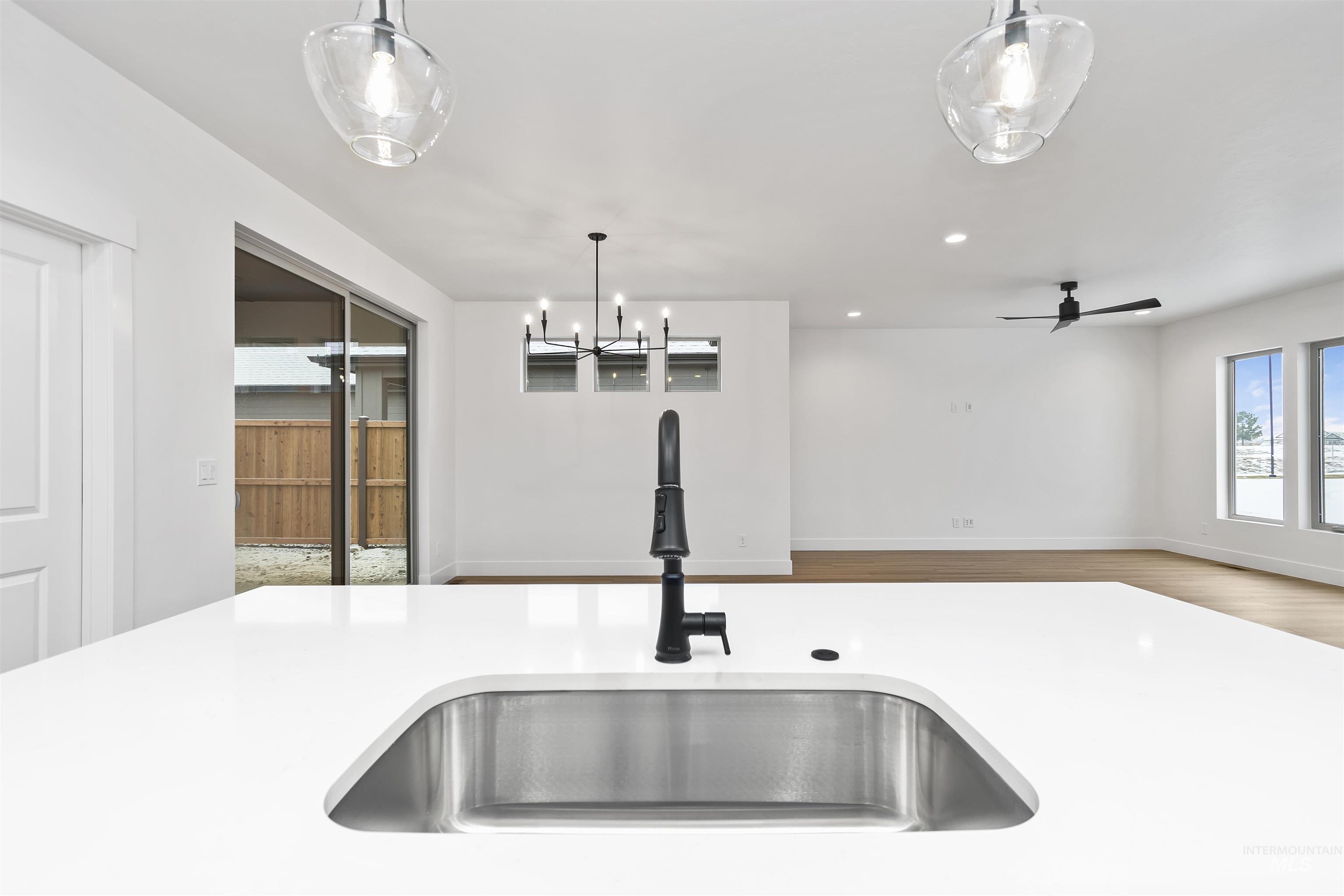 11260 W Tara Iti Ln., Kuna, Idaho 83646, 3 Bedrooms, 2 Bathrooms, Residential For Sale, Price $459,880,MLS 98966387