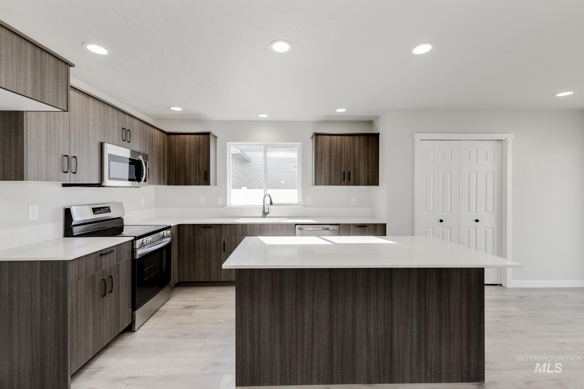 2329 N Iditarod Ave, Kuna, Idaho 83634, 5 Bedrooms, 3 Bathrooms, Residential For Sale, Price $494,990,MLS 98966401