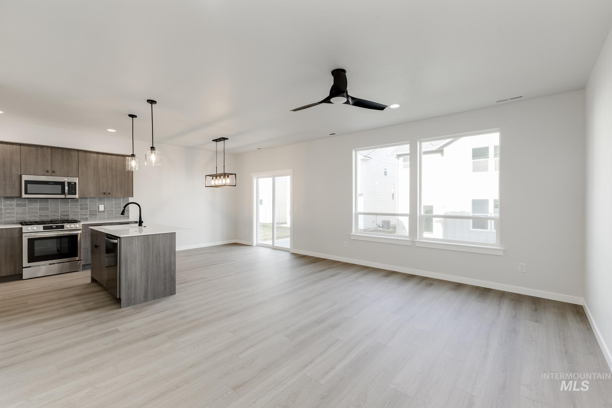 4180 E Kalinga St, Meridian, Idaho 83642, 3 Bedrooms, 2.5 Bathrooms, Residential For Sale, Price $439,990,MLS 98966402