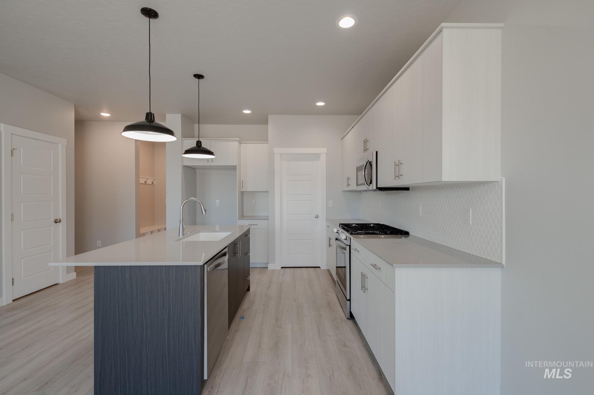 5070 S Amorita Ave, Meridian, Idaho 83642, 3 Bedrooms, 2.5 Bathrooms, Residential For Sale, Price $442,990,MLS 98966406