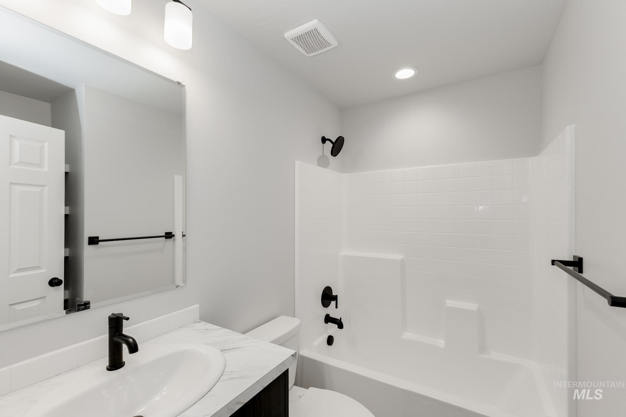 308 N Coltsfoot Ave, Kuna, Idaho 83634, 3 Bedrooms, 2 Bathrooms, Residential For Sale, Price $414,990,MLS 98966410