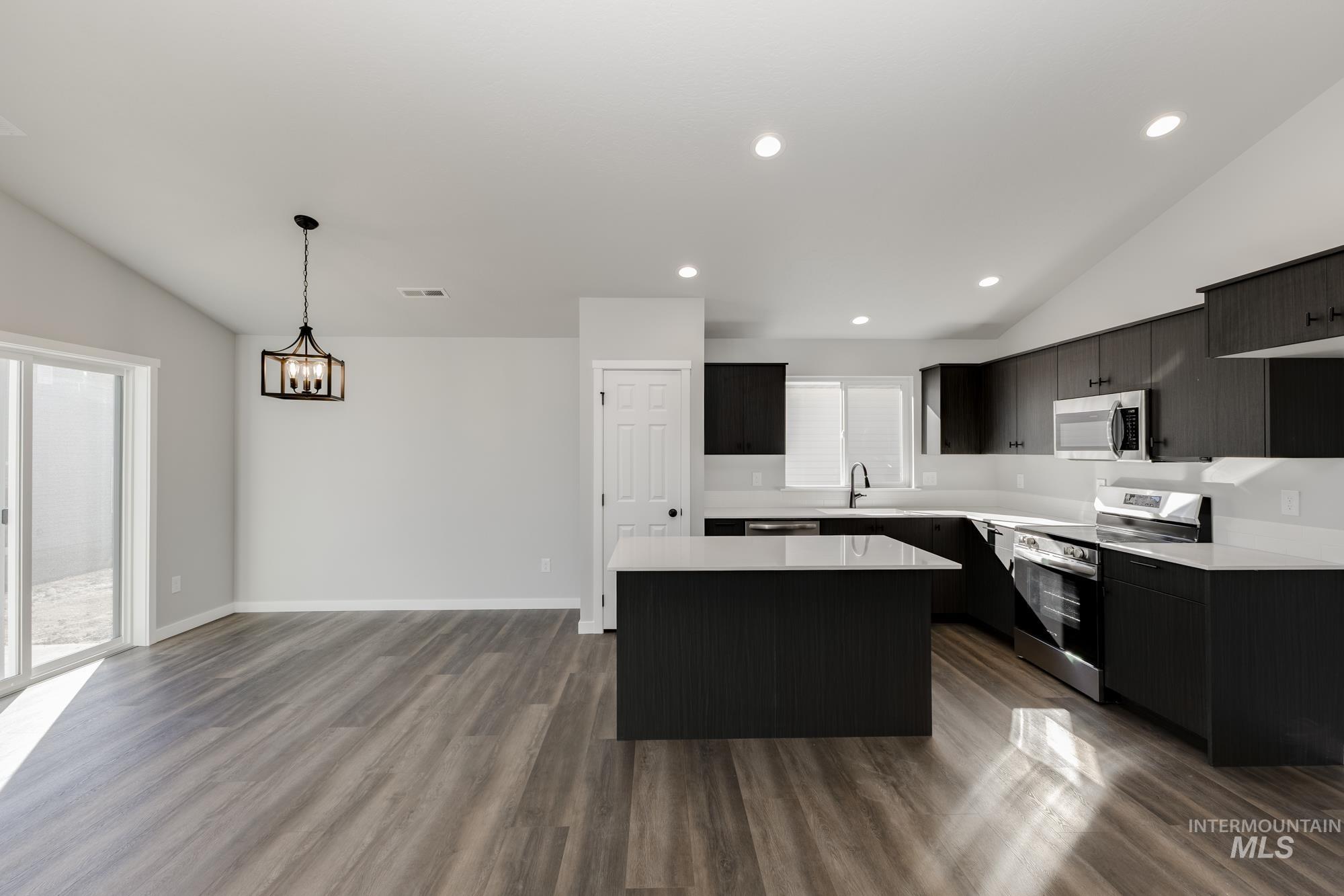 308 N Coltsfoot Ave, Kuna, Idaho 83634, 3 Bedrooms, 2 Bathrooms, Residential For Sale, Price $414,990,MLS 98966410