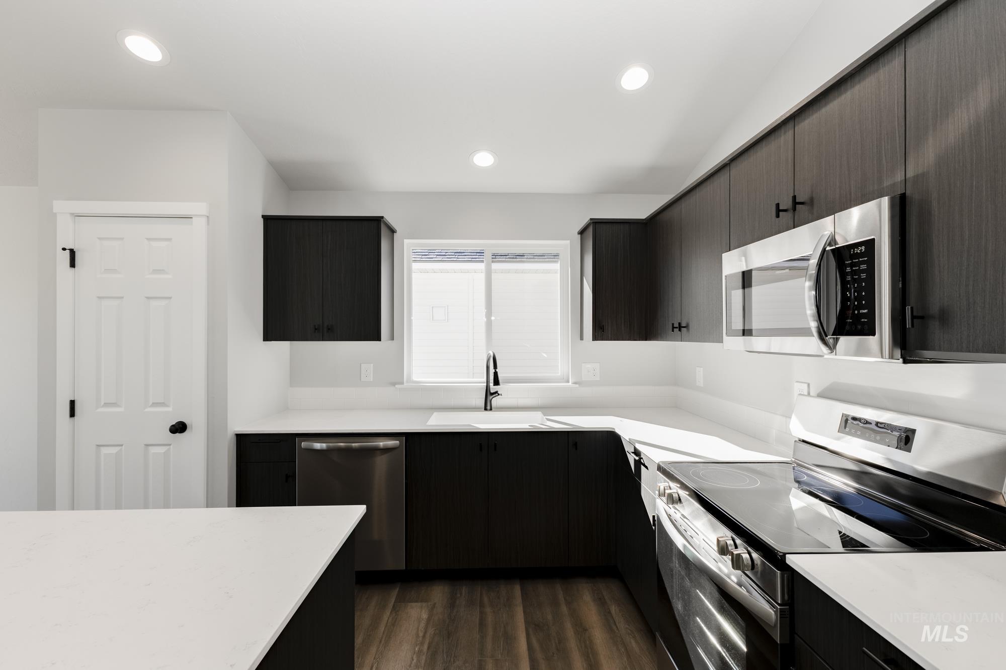 308 N Coltsfoot Ave, Kuna, Idaho 83634, 3 Bedrooms, 2 Bathrooms, Residential For Sale, Price $414,990,MLS 98966410