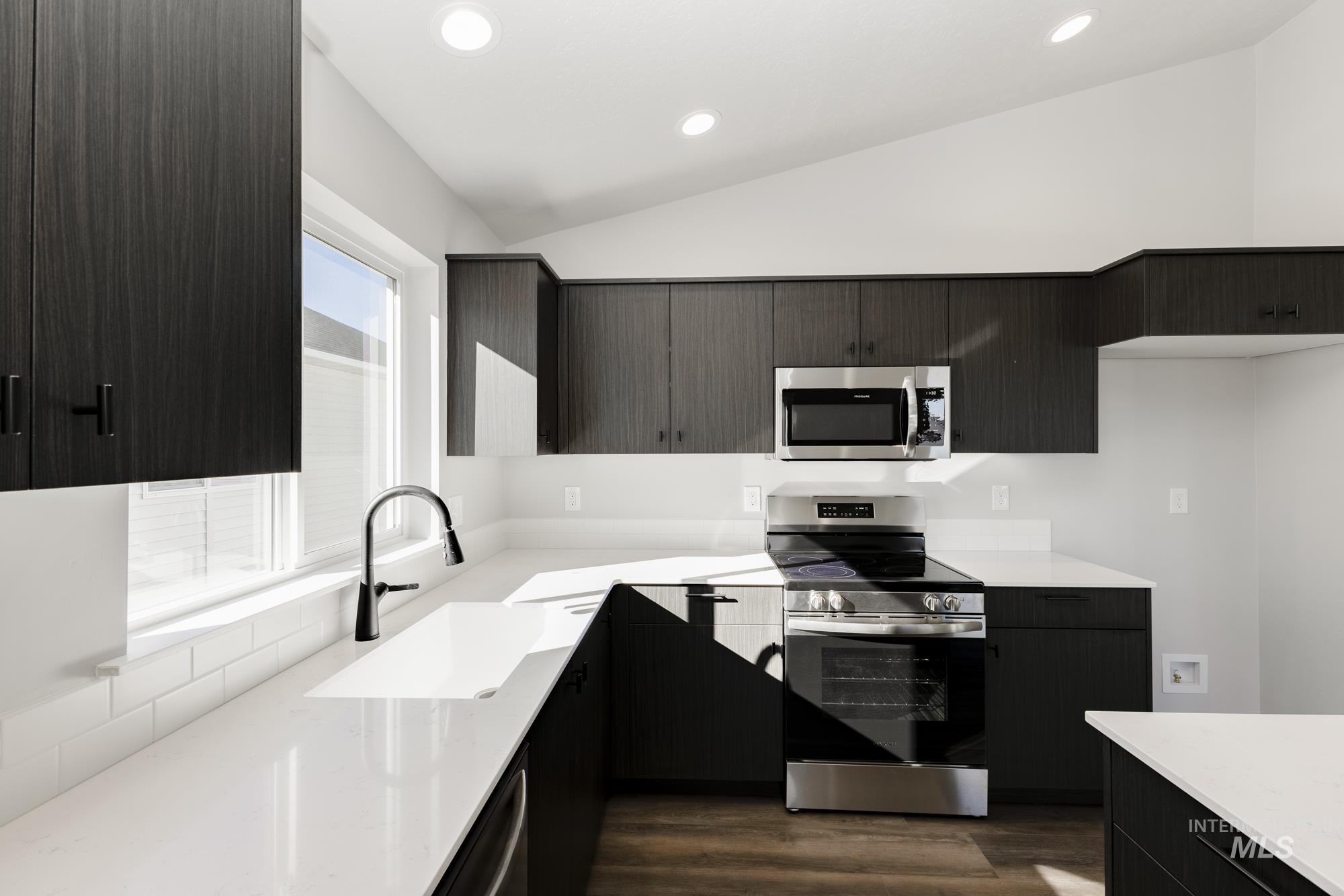 308 N Coltsfoot Ave, Kuna, Idaho 83634, 3 Bedrooms, 2 Bathrooms, Residential For Sale, Price $414,990,MLS 98966410