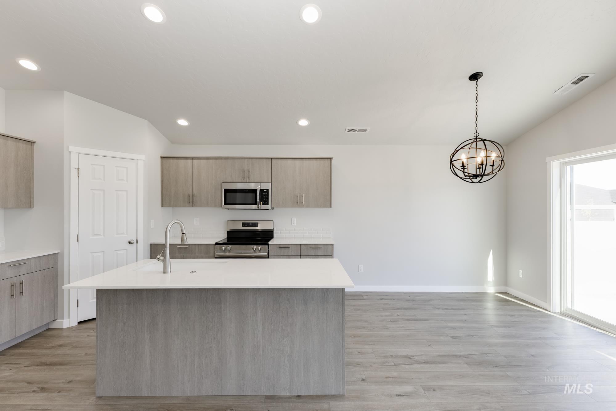 346 N Madrone Ave, Kuna, Idaho 83634, 3 Bedrooms, 2 Bathrooms, Residential For Sale, Price $415,990,MLS 98966411