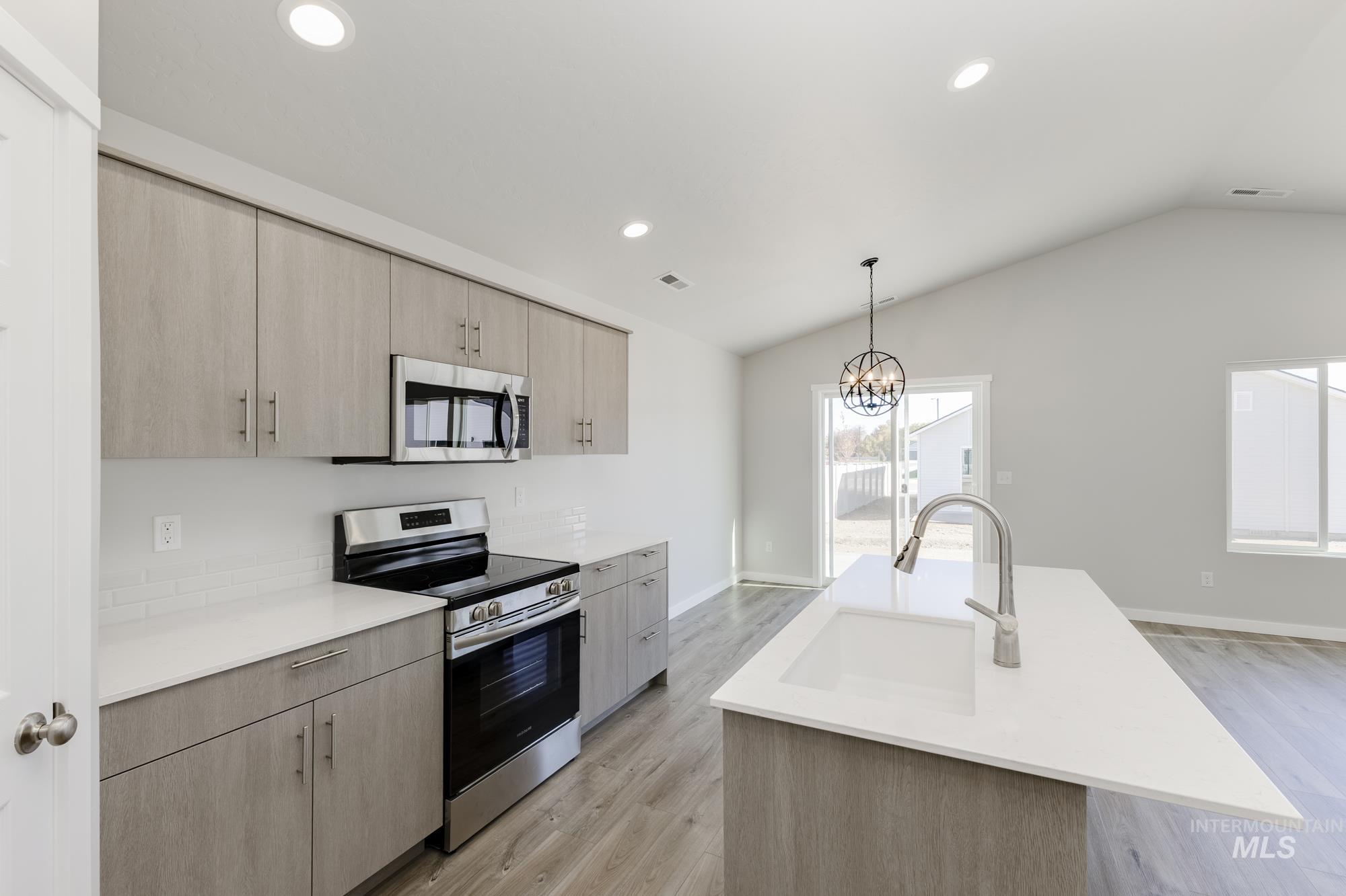 346 N Madrone Ave, Kuna, Idaho 83634, 3 Bedrooms, 2 Bathrooms, Residential For Sale, Price $415,990,MLS 98966411