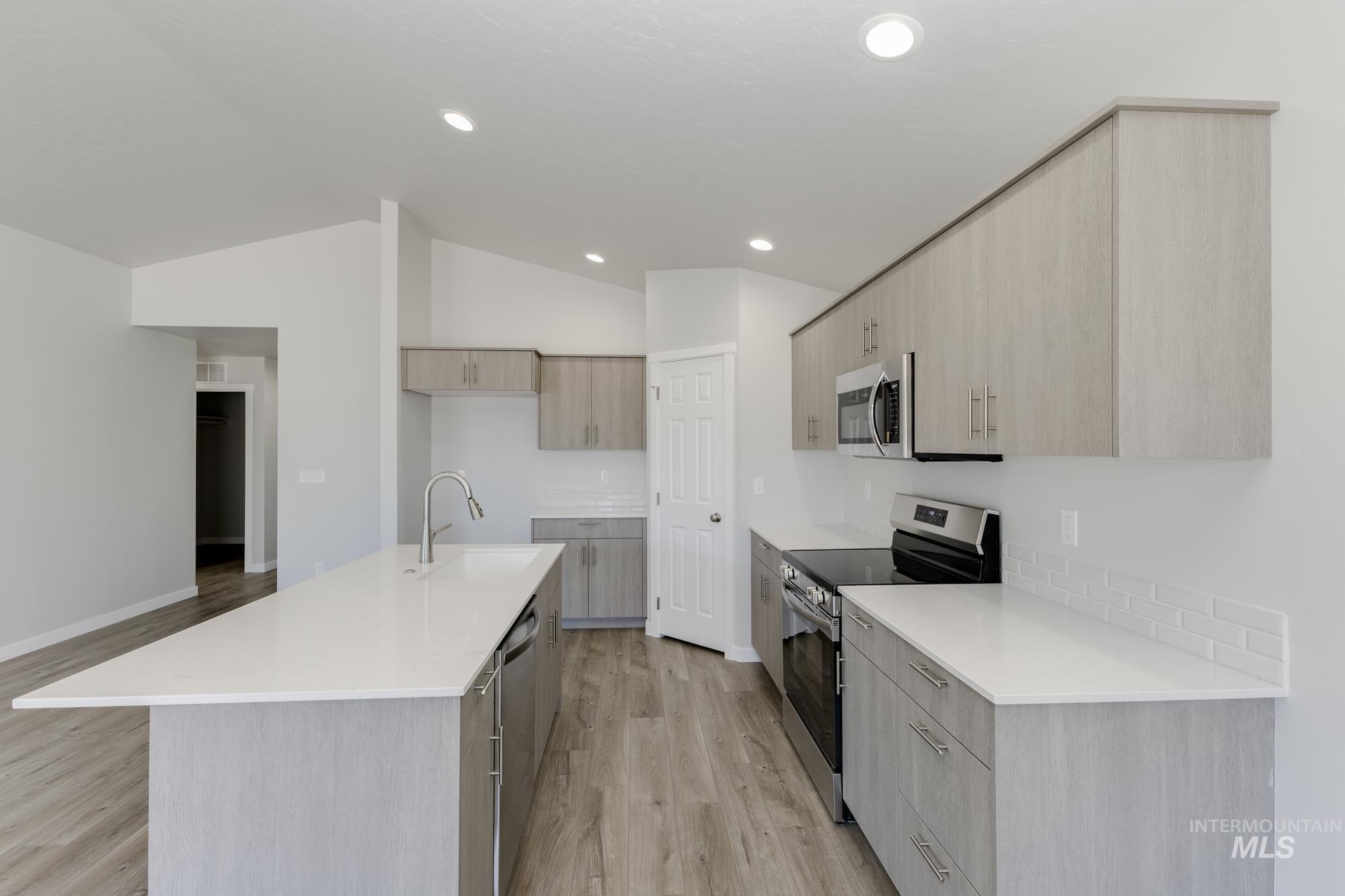 346 N Madrone Ave, Kuna, Idaho 83634, 3 Bedrooms, 2 Bathrooms, Residential For Sale, Price $415,990,MLS 98966411