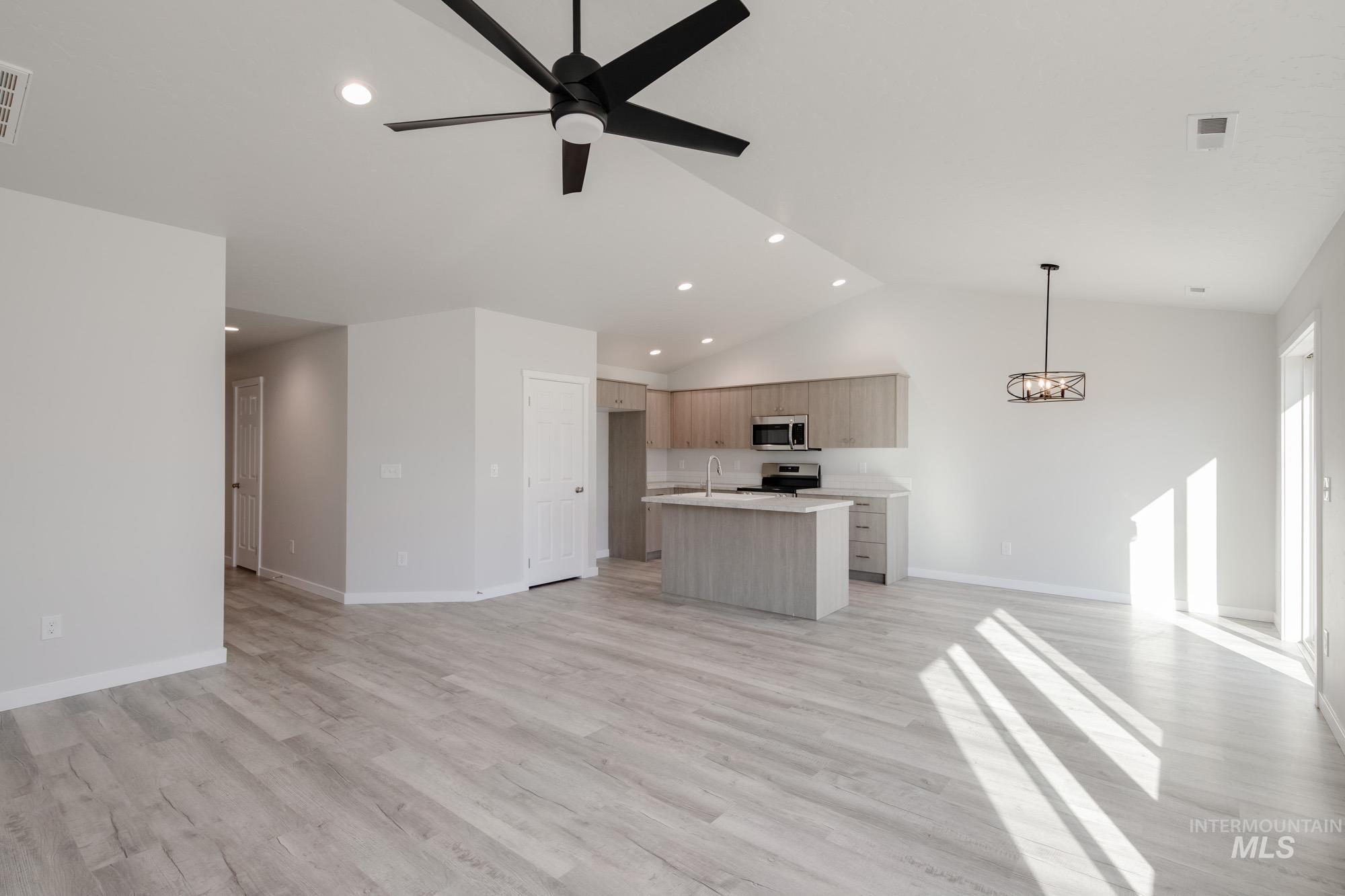 298 N Meadowsweet Ave, Kuna, Idaho 83634, 3 Bedrooms, 2 Bathrooms, Residential For Sale, Price $390,990,MLS 98966416