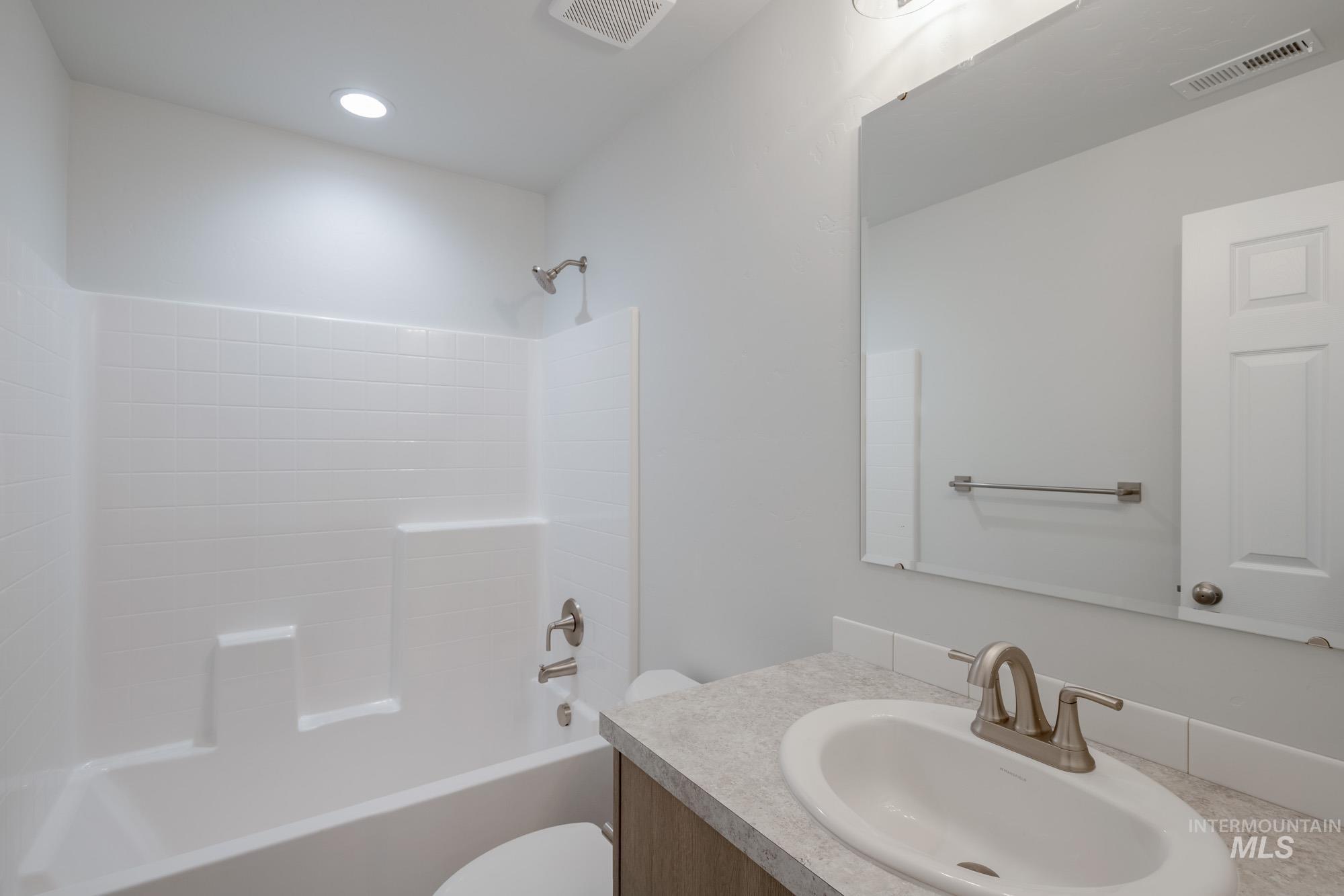 298 N Meadowsweet Ave, Kuna, Idaho 83634, 3 Bedrooms, 2 Bathrooms, Residential For Sale, Price $390,990,MLS 98966416