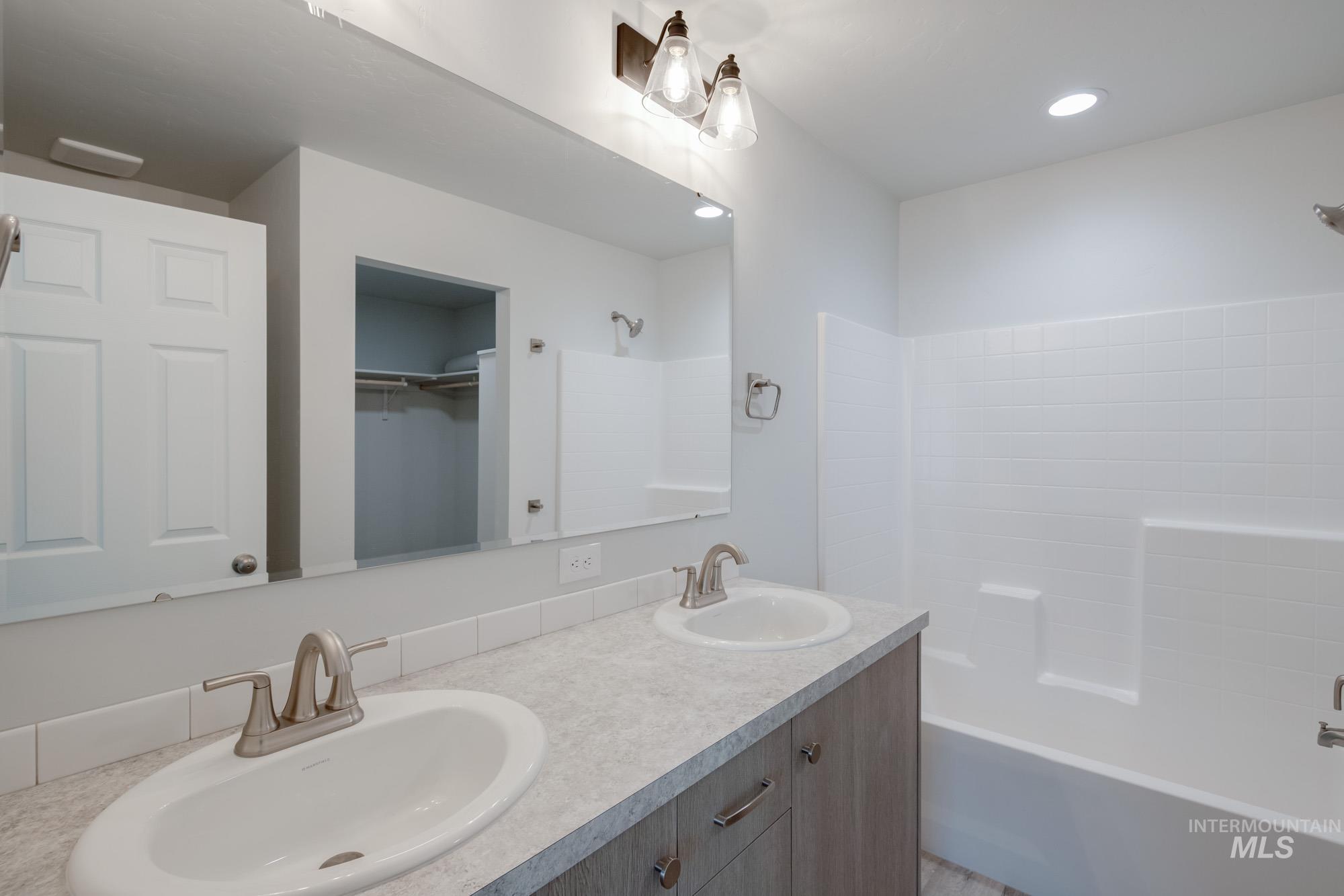 298 N Meadowsweet Ave, Kuna, Idaho 83634, 3 Bedrooms, 2 Bathrooms, Residential For Sale, Price $390,990,MLS 98966416