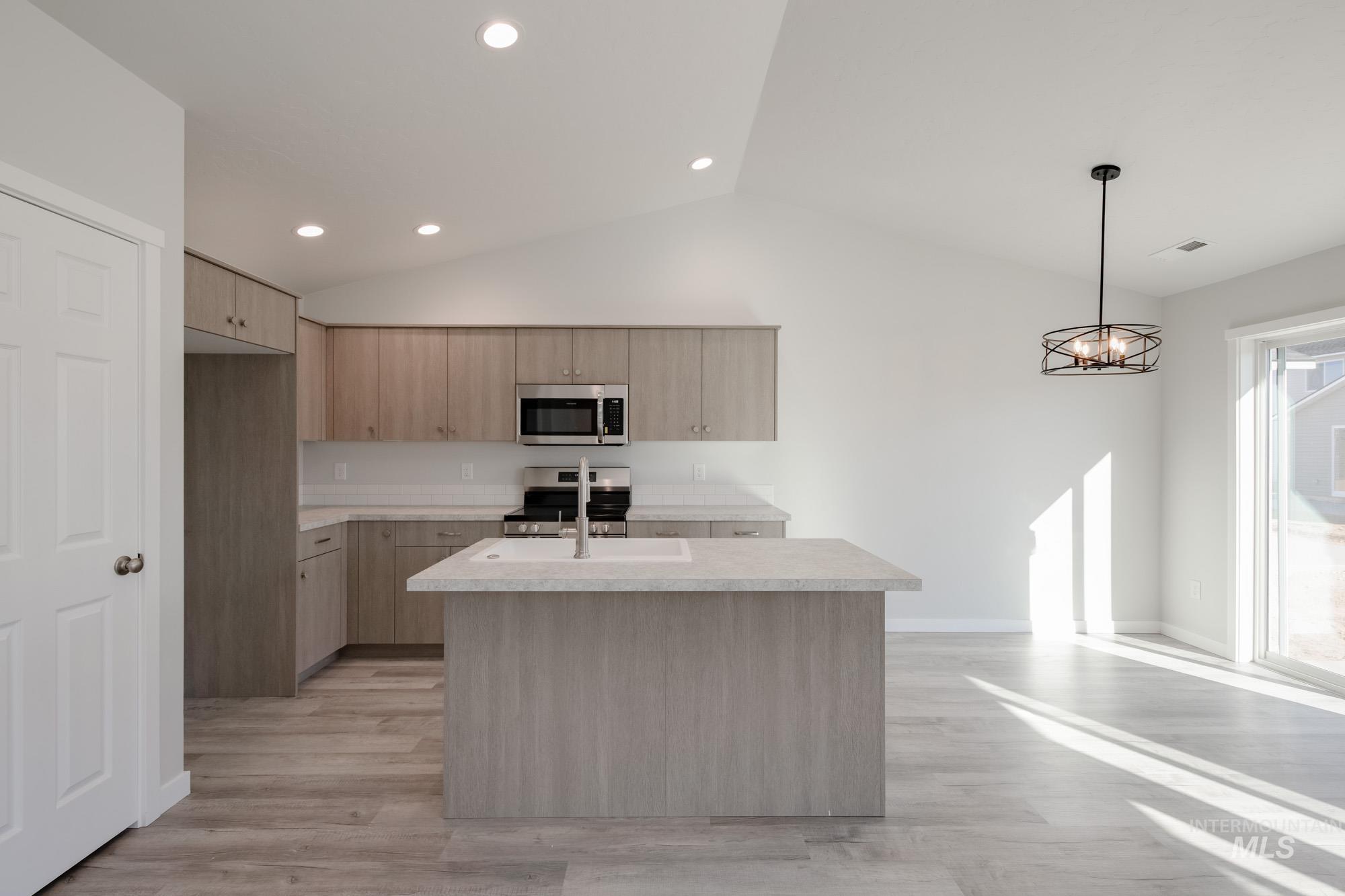 298 N Meadowsweet Ave, Kuna, Idaho 83634, 3 Bedrooms, 2 Bathrooms, Residential For Sale, Price $390,990,MLS 98966416