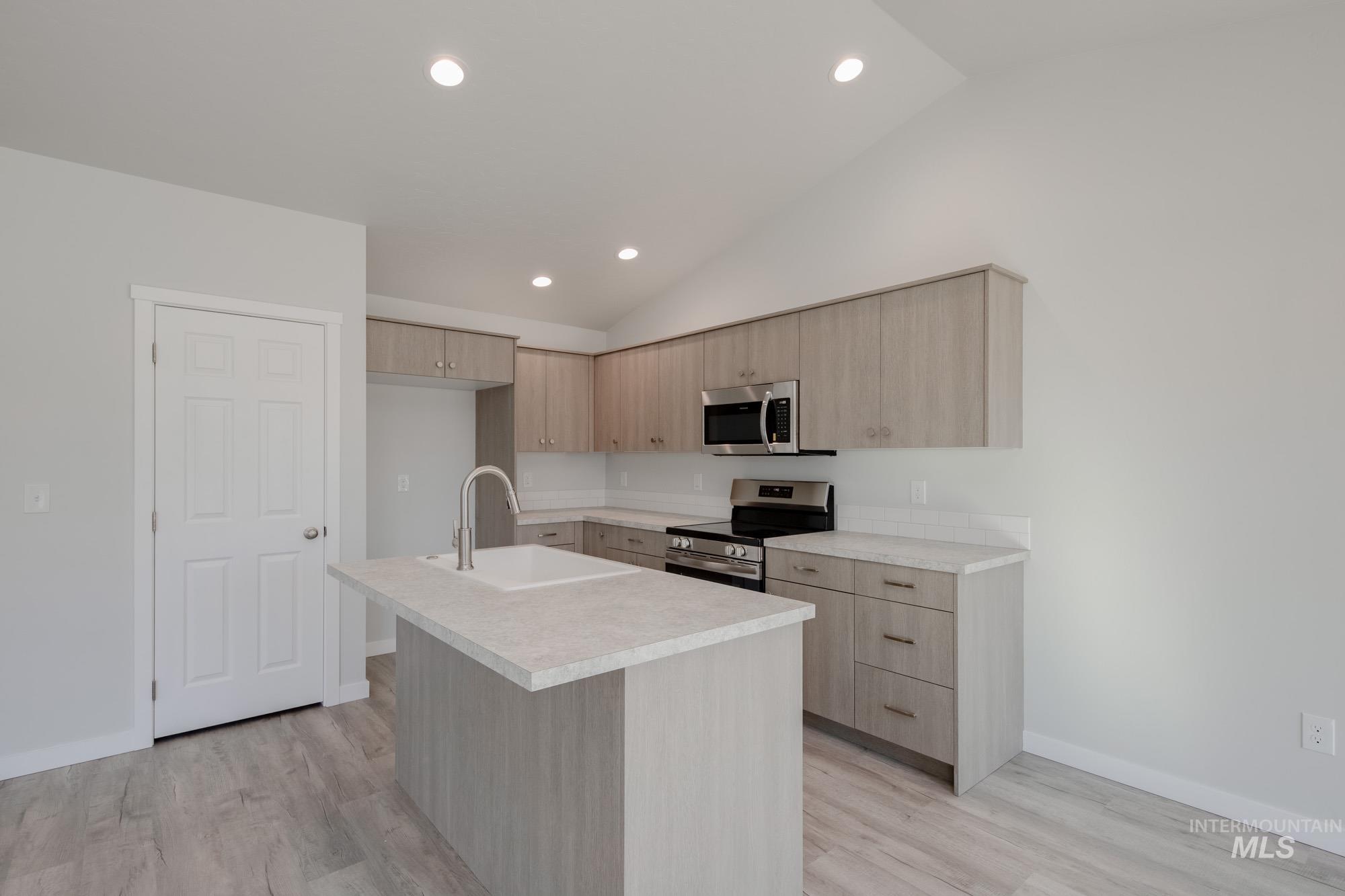 298 N Meadowsweet Ave, Kuna, Idaho 83634, 3 Bedrooms, 2 Bathrooms, Residential For Sale, Price $390,990,MLS 98966416