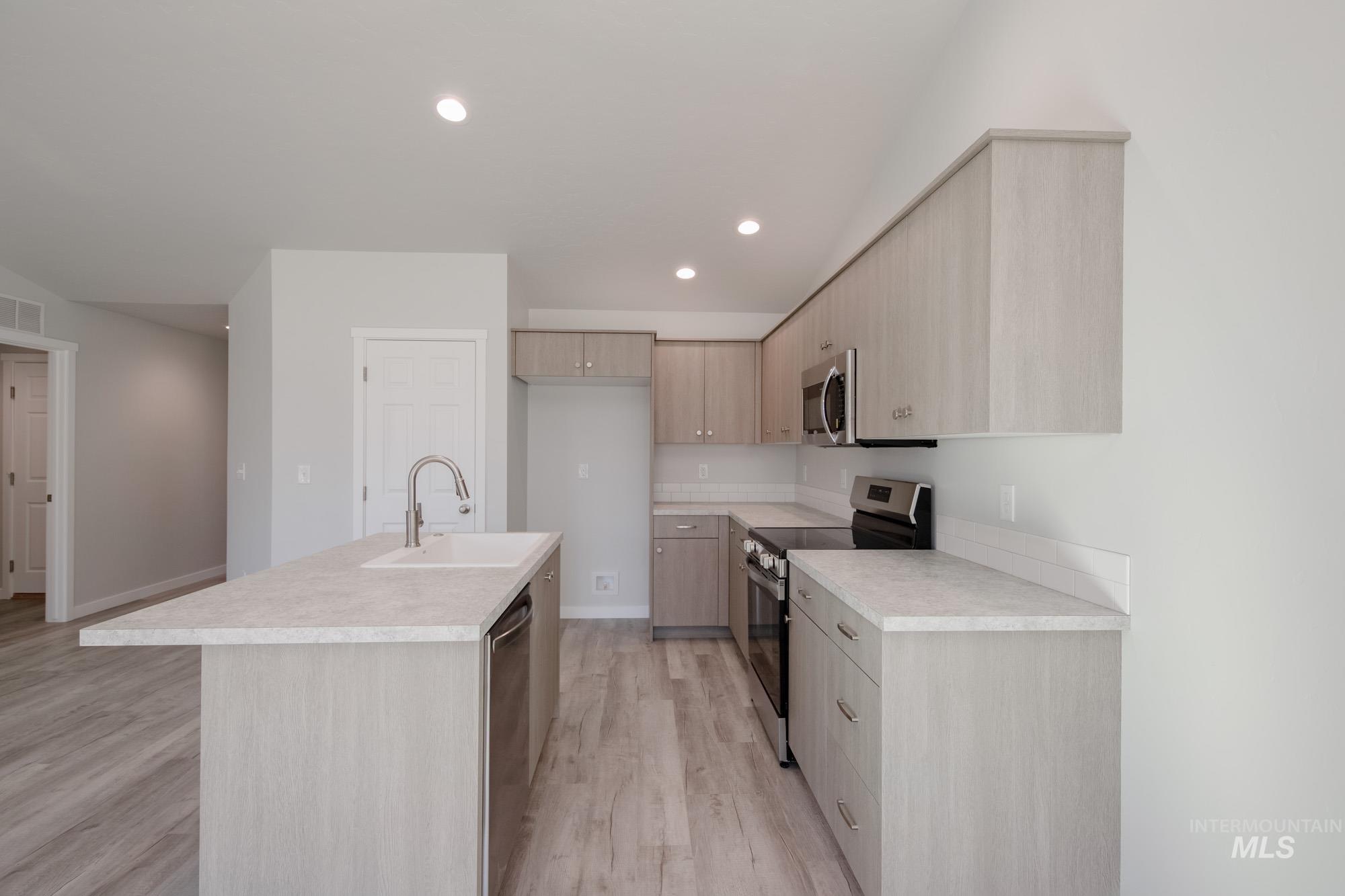 298 N Meadowsweet Ave, Kuna, Idaho 83634, 3 Bedrooms, 2 Bathrooms, Residential For Sale, Price $390,990,MLS 98966416