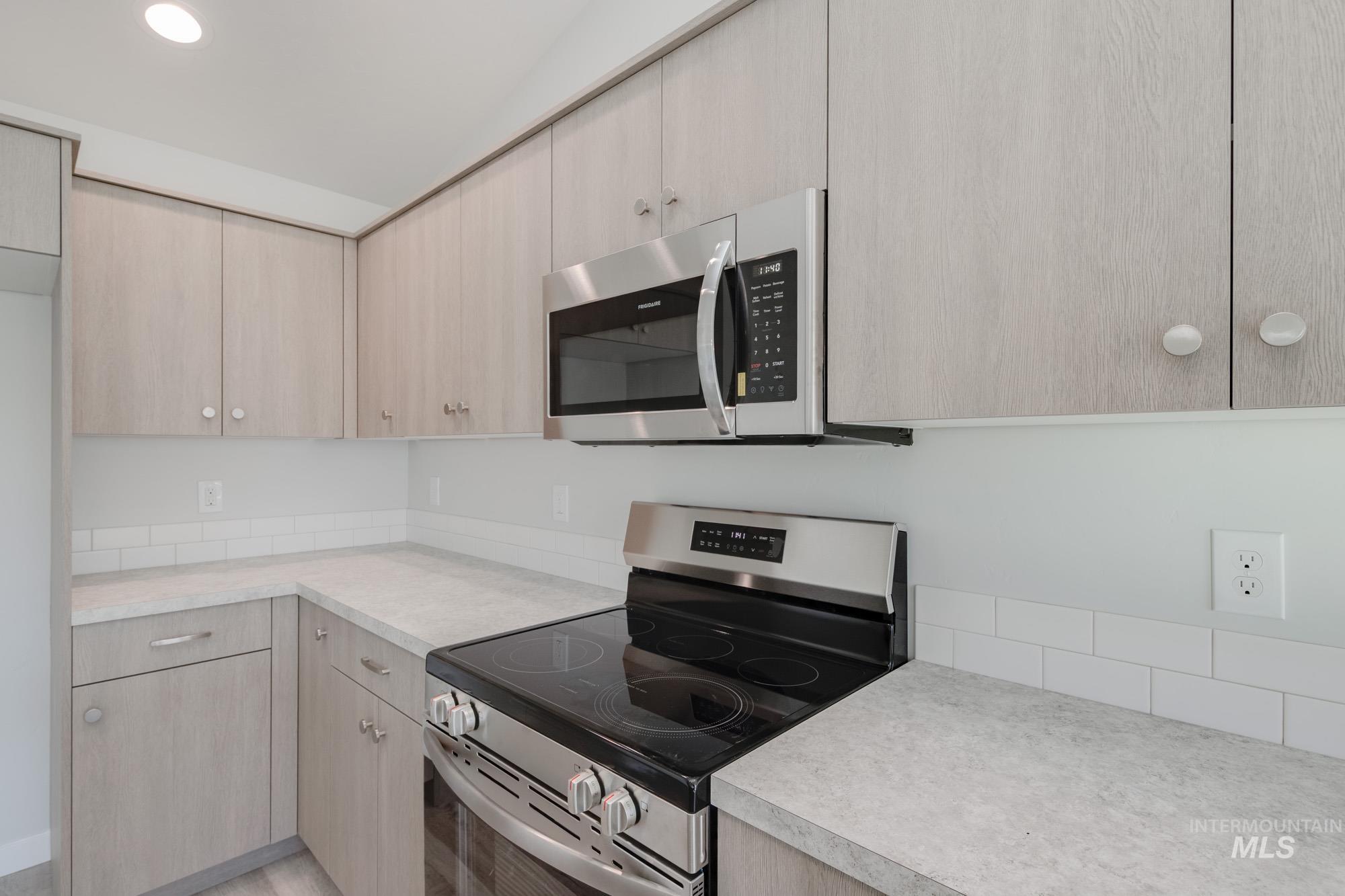 298 N Meadowsweet Ave, Kuna, Idaho 83634, 3 Bedrooms, 2 Bathrooms, Residential For Sale, Price $390,990,MLS 98966416