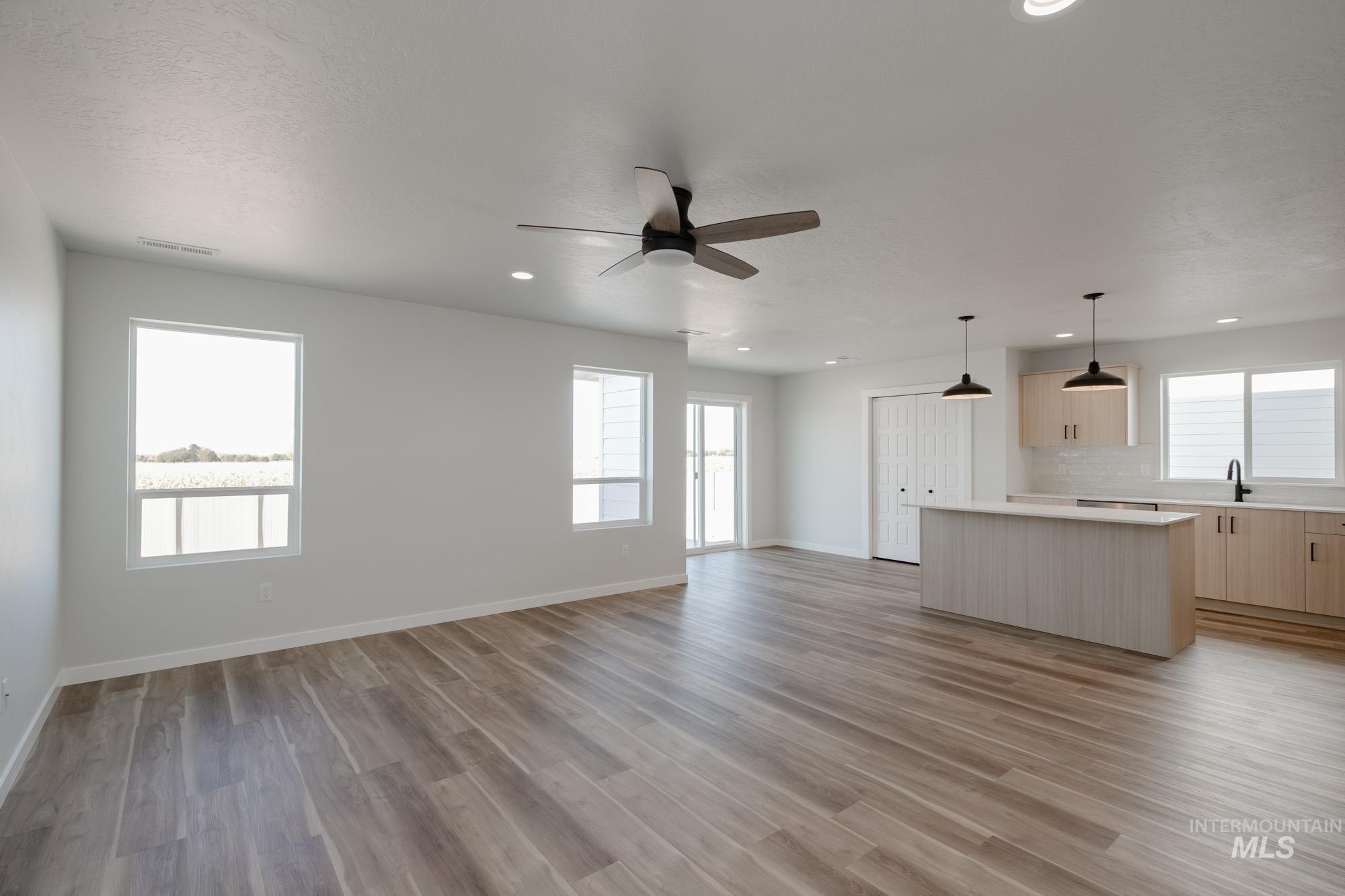 7031 S Old Farm Ave, Meridian, Idaho 83642, 5 Bedrooms, 3 Bathrooms, Residential For Sale, Price $514,990,MLS 98966421