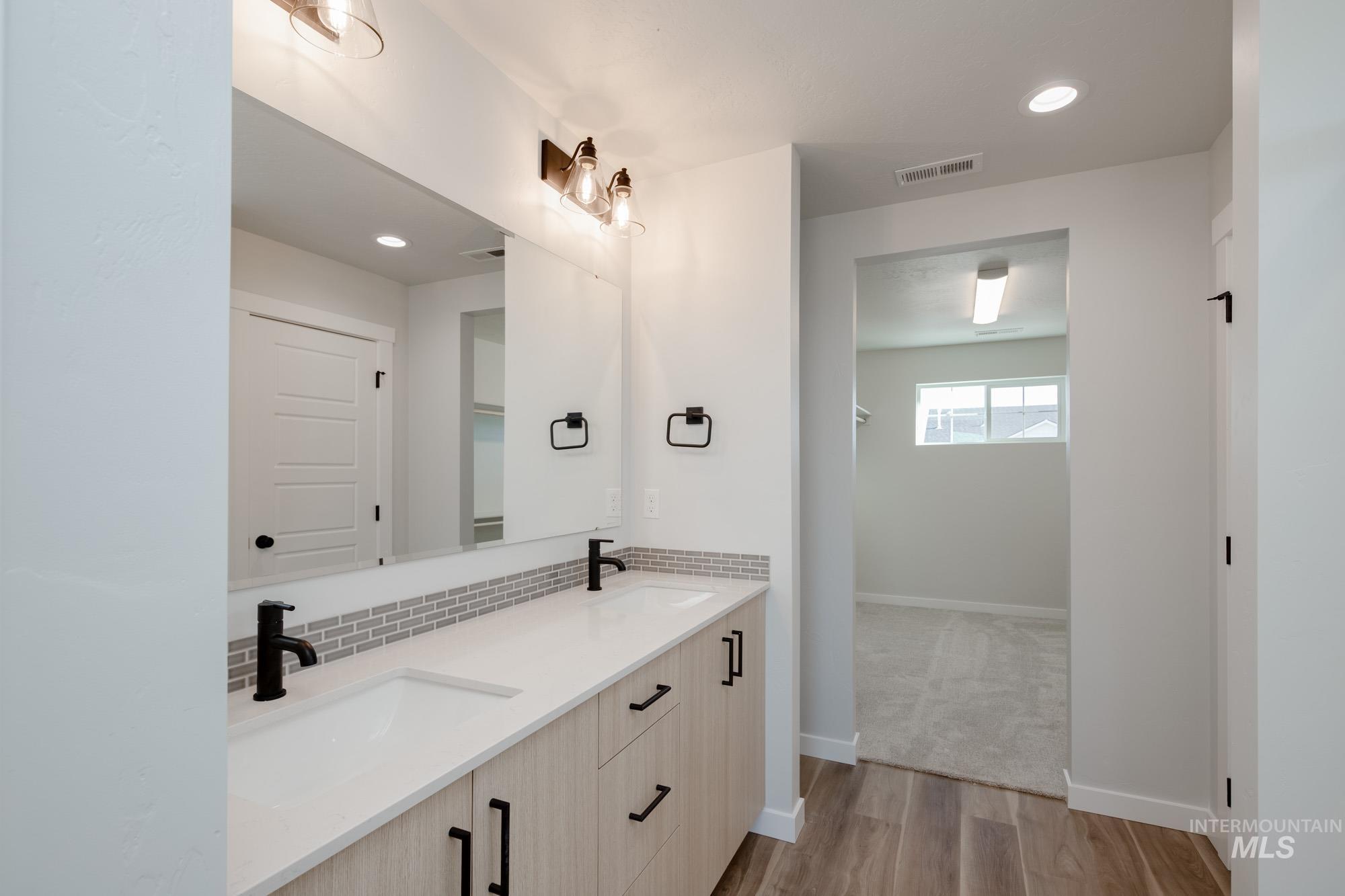 7031 S Old Farm Ave, Meridian, Idaho 83642, 5 Bedrooms, 3 Bathrooms, Residential For Sale, Price $514,990,MLS 98966421