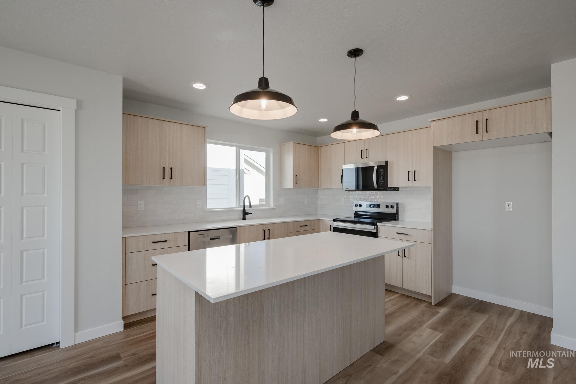 7031 S Old Farm Ave, Meridian, Idaho 83642, 5 Bedrooms, 3 Bathrooms, Residential For Sale, Price $514,990,MLS 98966421