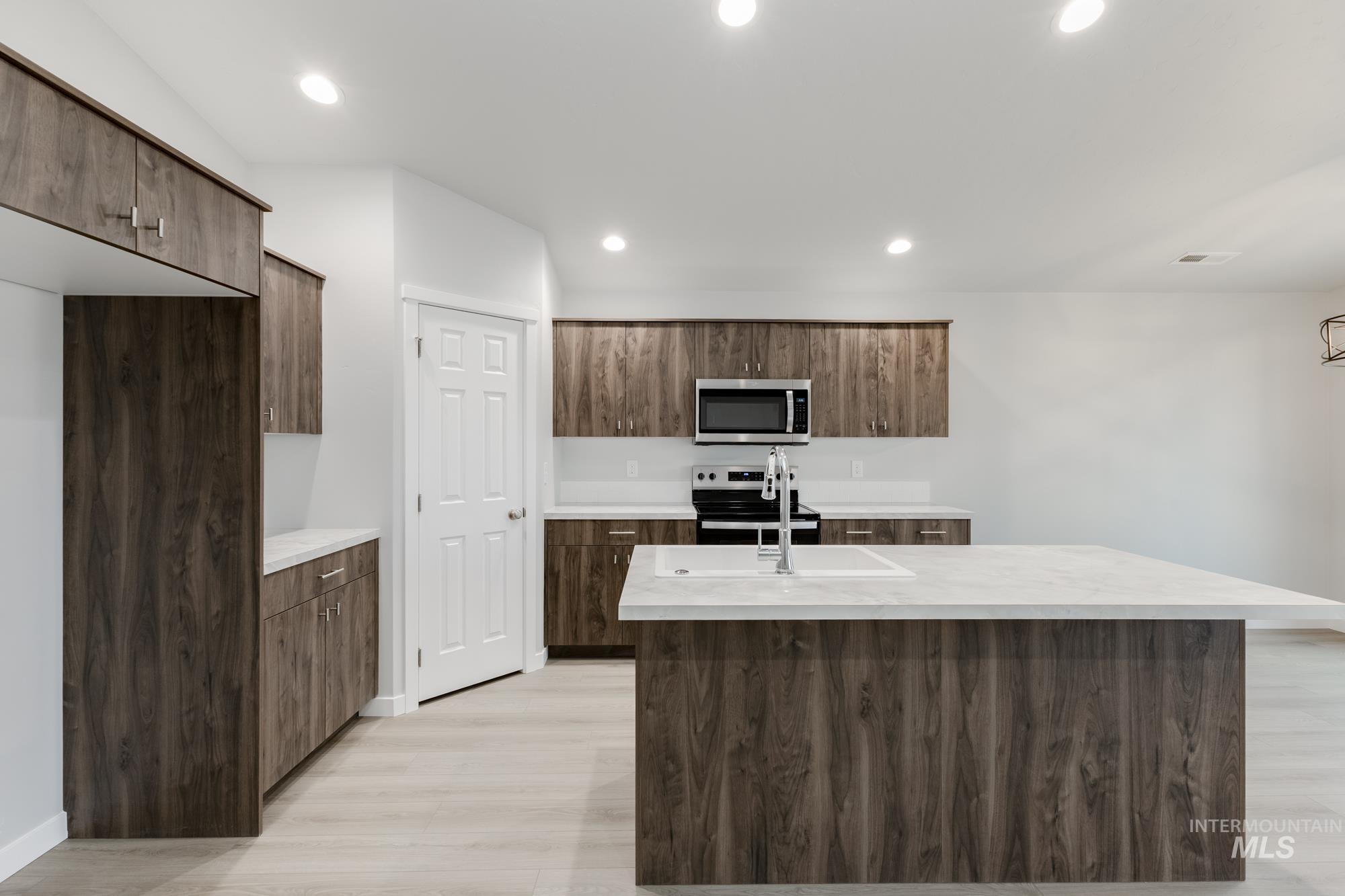 16264 Fill Ave, Caldwell, Idaho 83607, 3 Bedrooms, 2 Bathrooms, Residential For Sale, Price $404,990,MLS 98966423