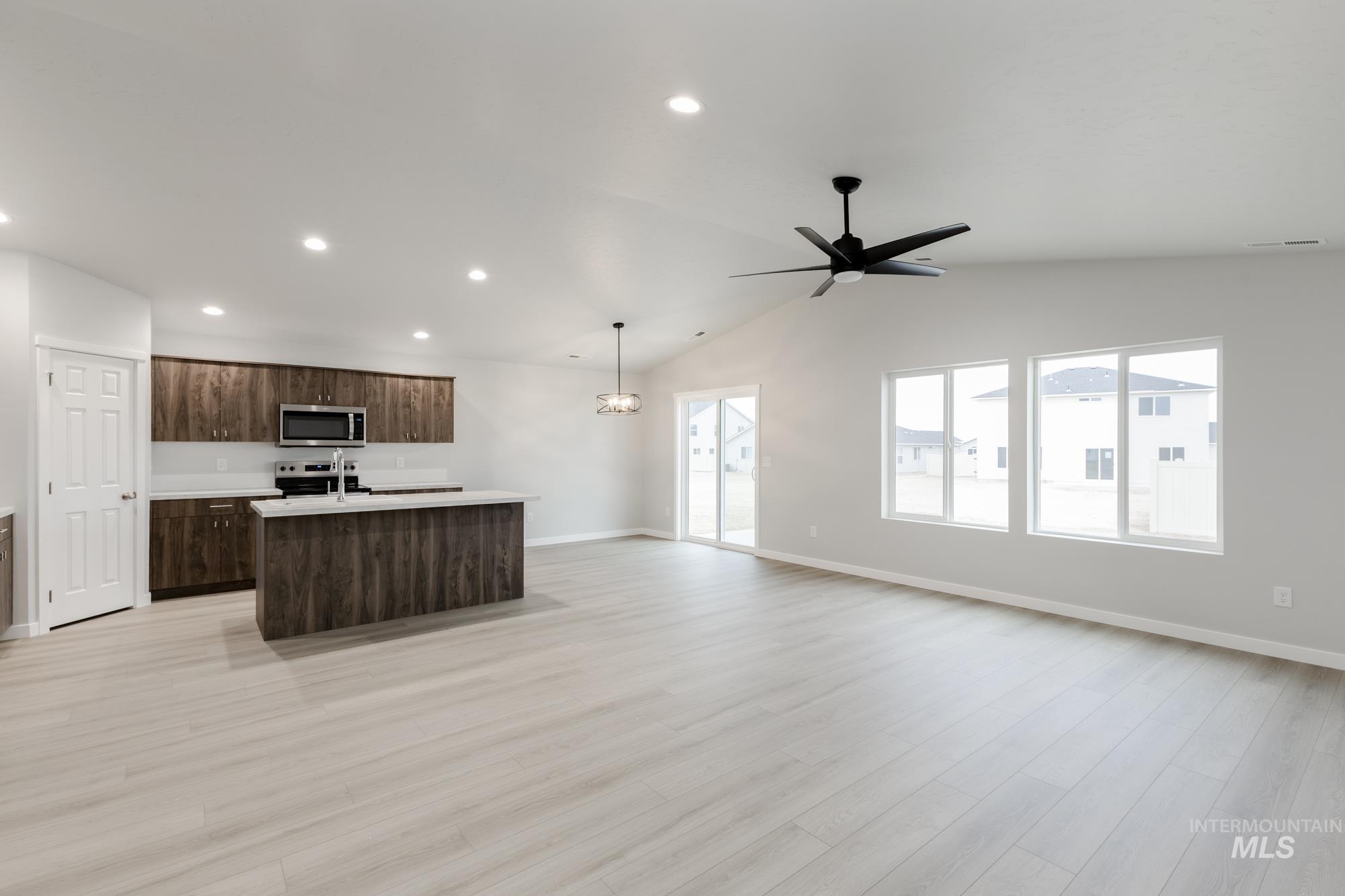 16264 Fill Ave, Caldwell, Idaho 83607, 3 Bedrooms, 2 Bathrooms, Residential For Sale, Price $404,990,MLS 98966423