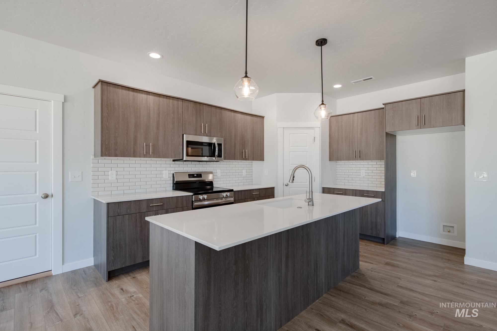 5304 Castleton Ave, Nampa, Idaho 83686, 4 Bedrooms, 2.5 Bathrooms, Residential For Sale, Price $559,990,MLS 98966424