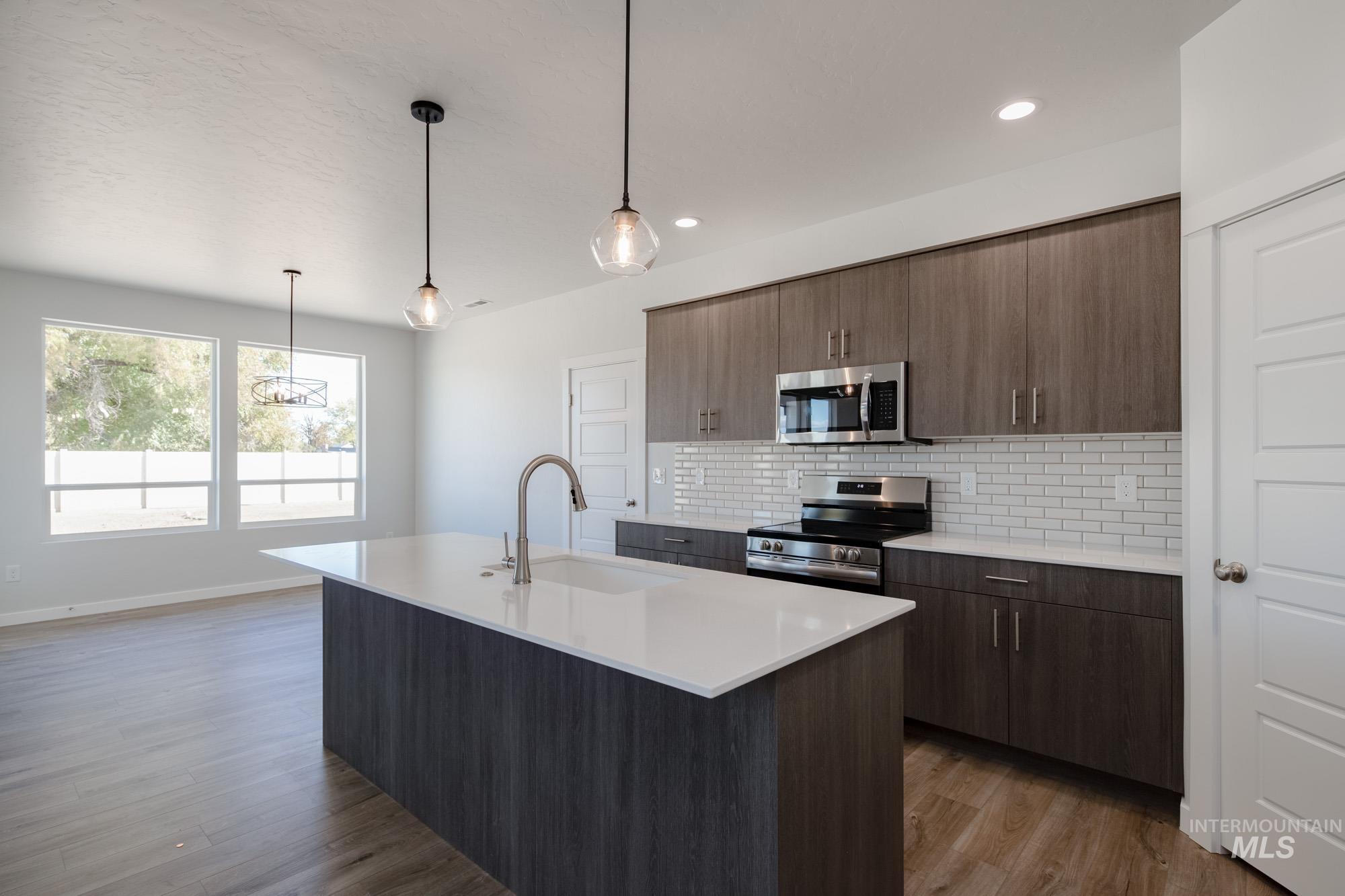 5304 Castleton Ave, Nampa, Idaho 83686, 4 Bedrooms, 2.5 Bathrooms, Residential For Sale, Price $559,990,MLS 98966424