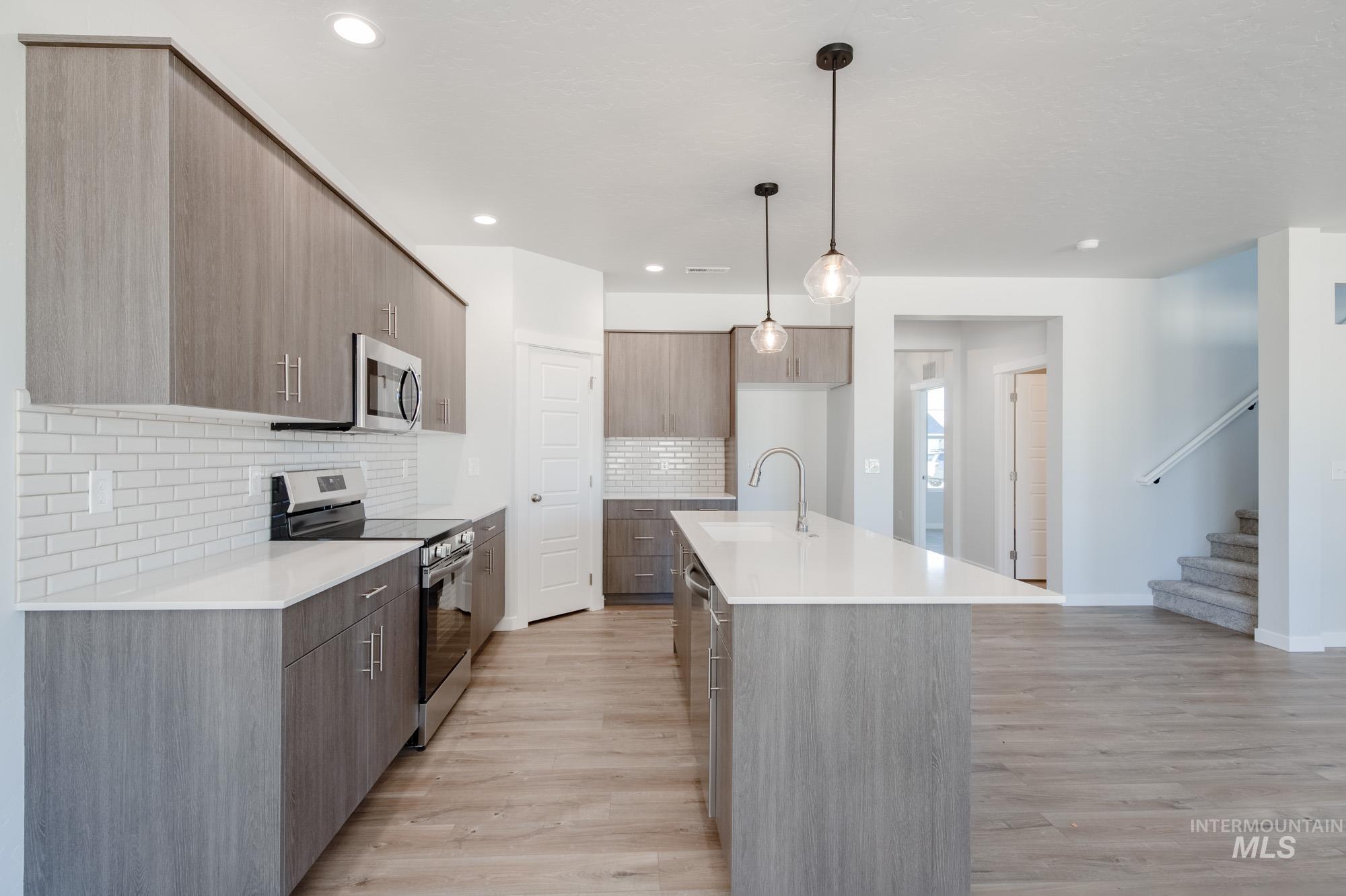 5304 Castleton Ave, Nampa, Idaho 83686, 4 Bedrooms, 2.5 Bathrooms, Residential For Sale, Price $559,990,MLS 98966424