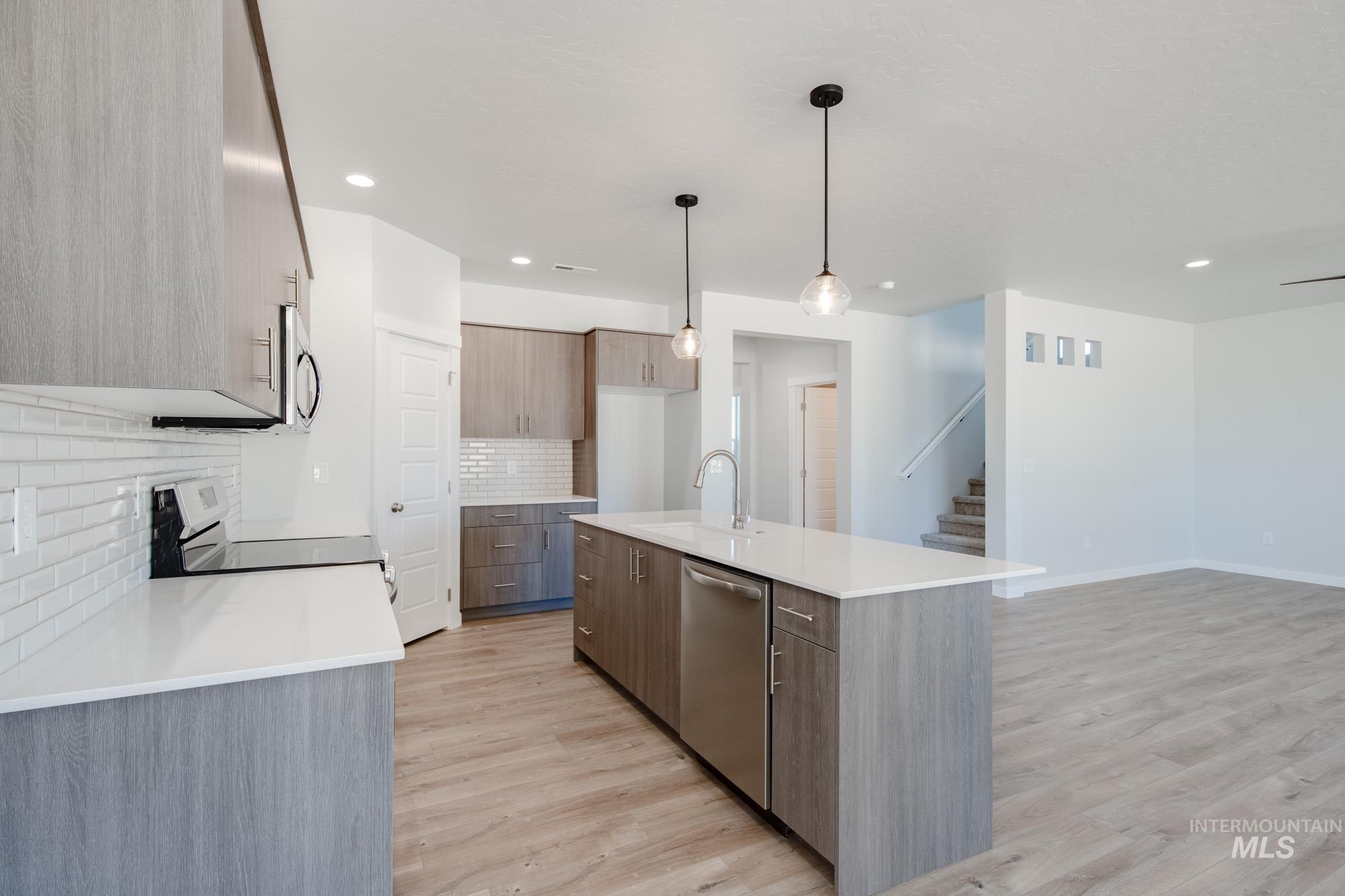 5304 Castleton Ave, Nampa, Idaho 83686, 4 Bedrooms, 2.5 Bathrooms, Residential For Sale, Price $559,990,MLS 98966424