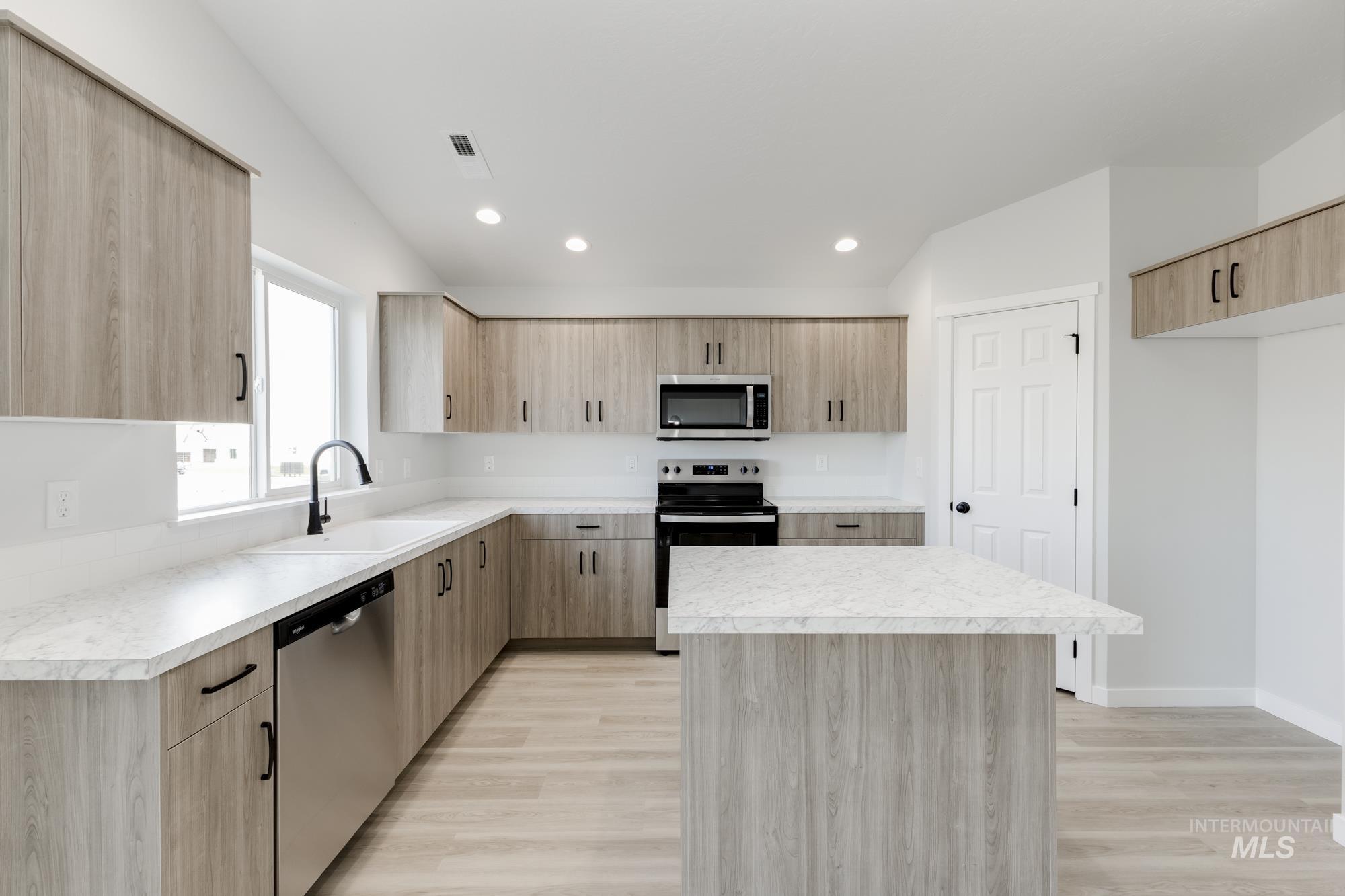 3422 E Red Maple Ct, Nampa, Idaho 83686, 4 Bedrooms, 2 Bathrooms, Residential For Sale, Price $429,990,MLS 98966425