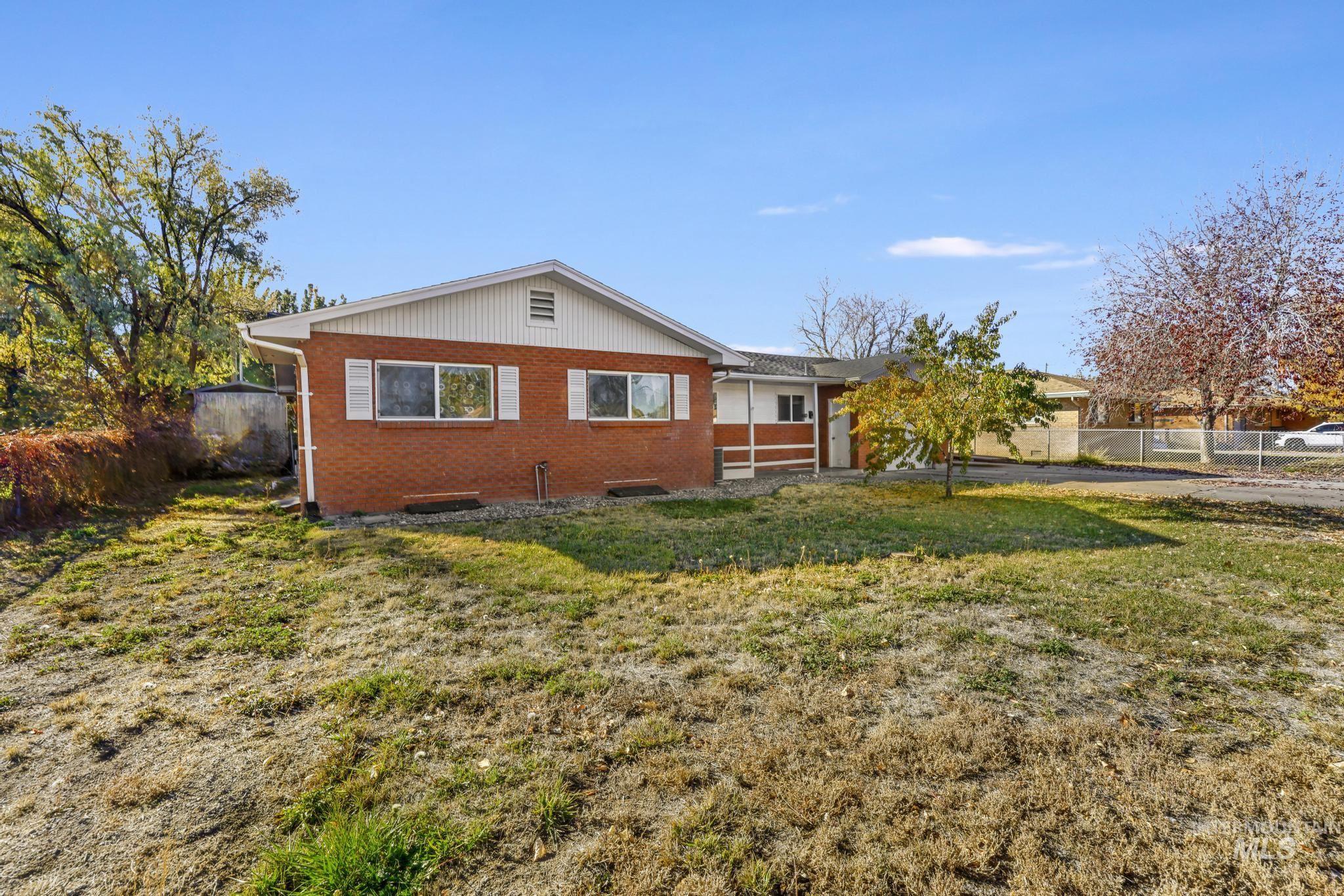 1360 Lawndale Dr, Twin Falls, Idaho 83301, 6 Bedrooms, 2 Bathrooms, Residential For Sale, Price $374,900,MLS 98966426