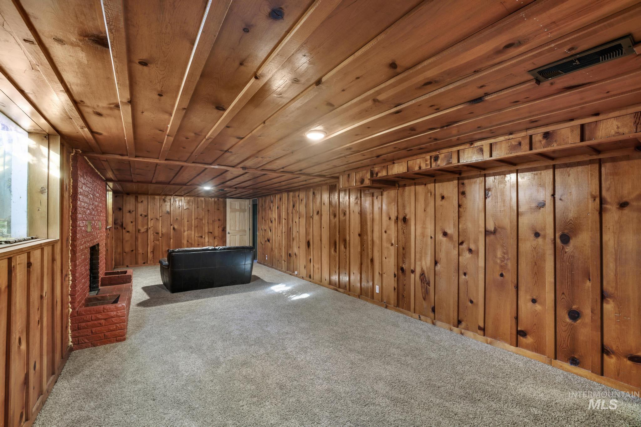 1360 Lawndale Dr, Twin Falls, Idaho 83301, 6 Bedrooms, 2 Bathrooms, Residential For Sale, Price $374,900,MLS 98966426