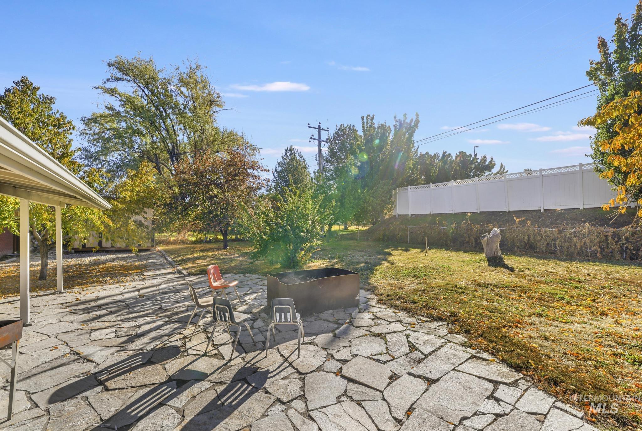 1360 Lawndale Dr, Twin Falls, Idaho 83301, 6 Bedrooms, 2 Bathrooms, Residential For Sale, Price $374,900,MLS 98966426