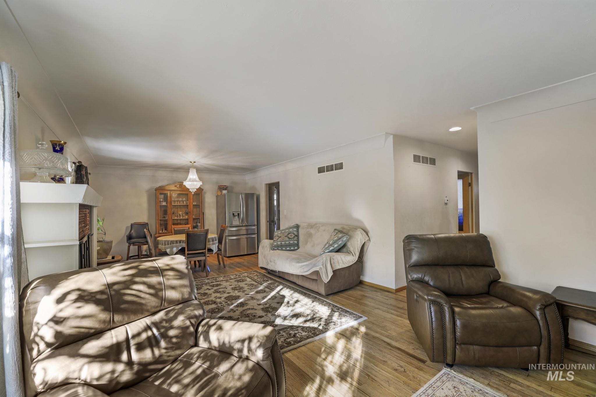 1360 Lawndale Dr, Twin Falls, Idaho 83301, 6 Bedrooms, 2 Bathrooms, Residential For Sale, Price $374,900,MLS 98966426