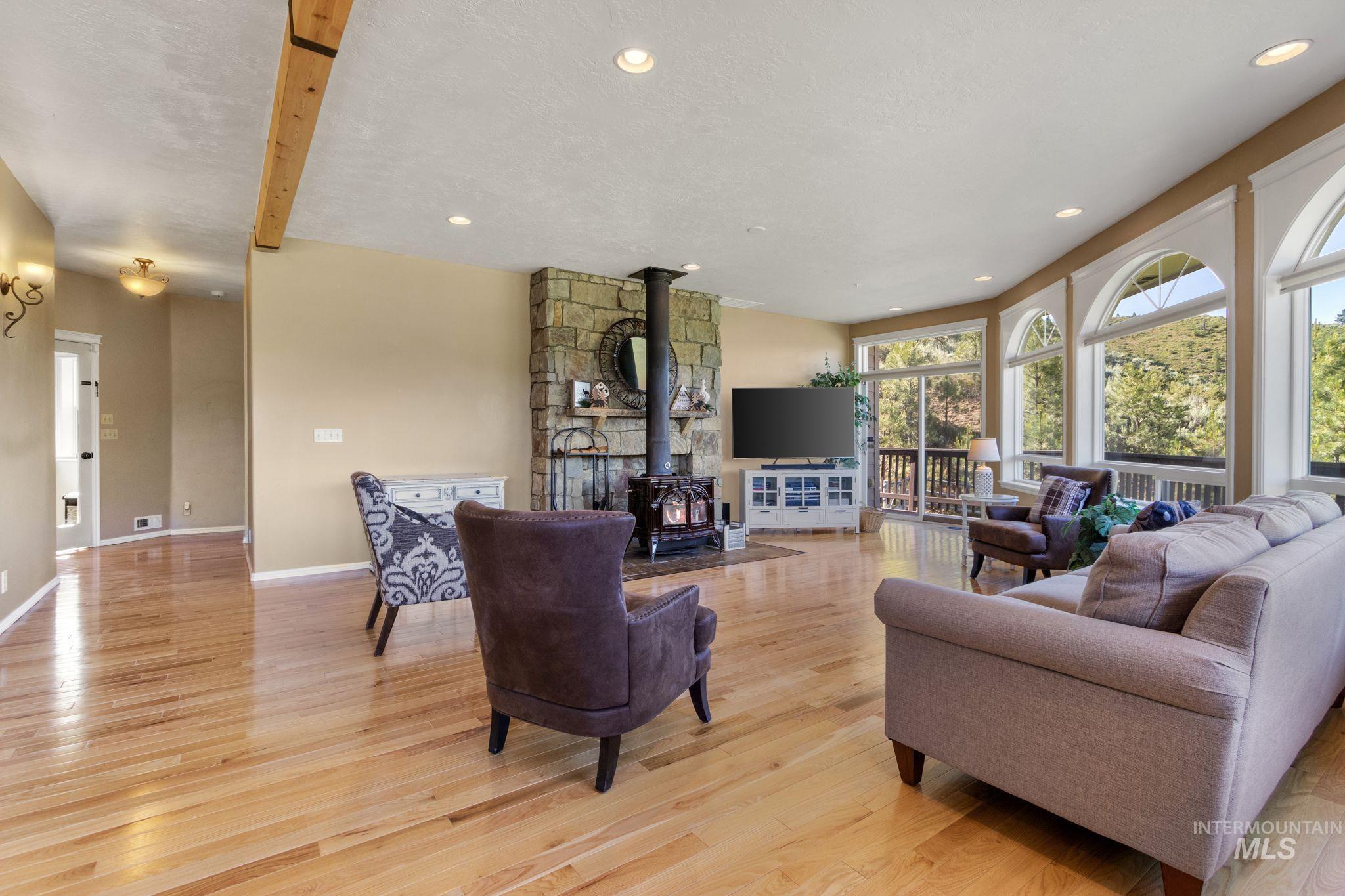 65 Peregrine Drive, Boise, Idaho 83716, 5 Bedrooms, 4 Bathrooms, Residential For Sale, Price $998,000,MLS 98966435