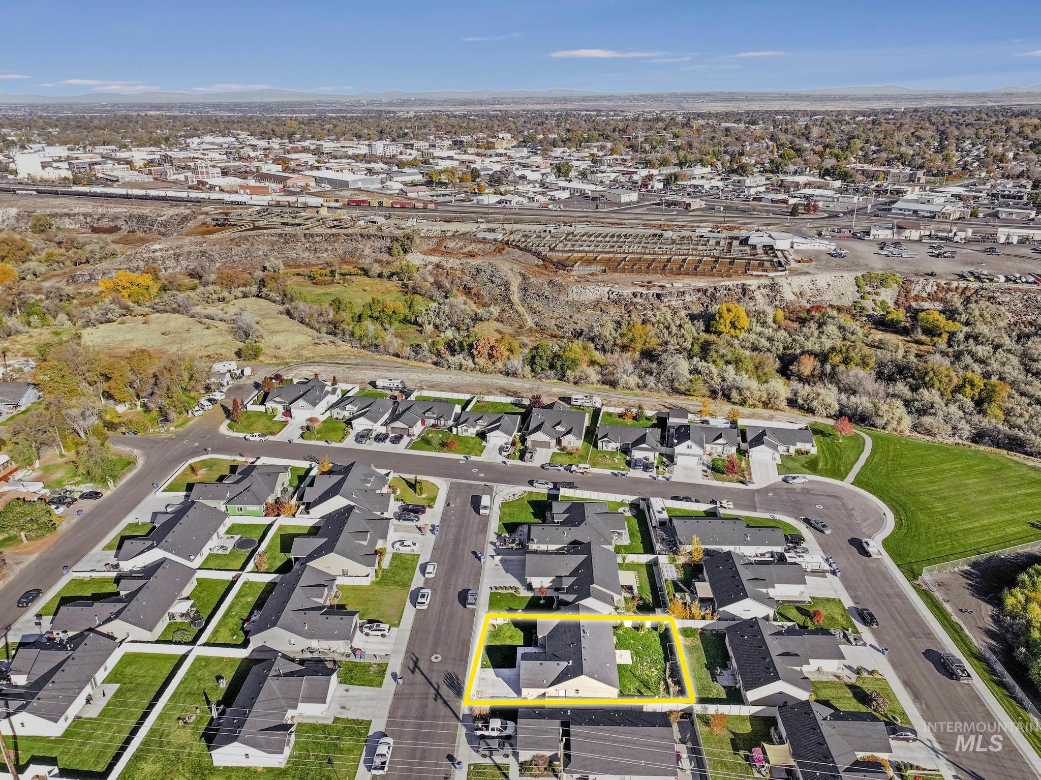 277 Benno Street, Twin Falls, Idaho 83301, 4 Bedrooms, 2 Bathrooms, Residential For Sale, Price $380,000,MLS 98966441