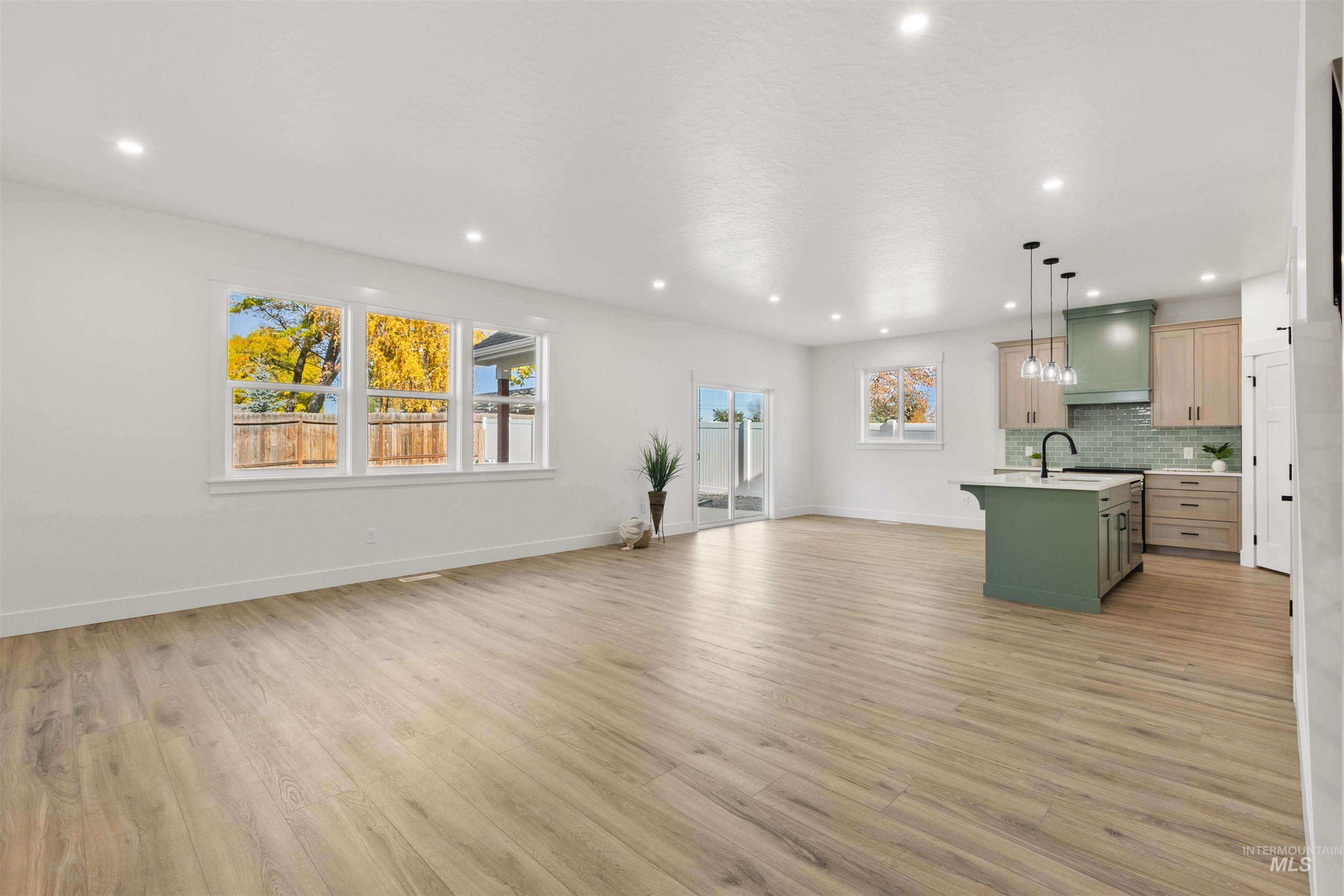 1409 Uvalde St, Caldwell, Idaho 83605, 4 Bedrooms, 2.5 Bathrooms, Residential For Sale, Price $495,000,MLS 98966448