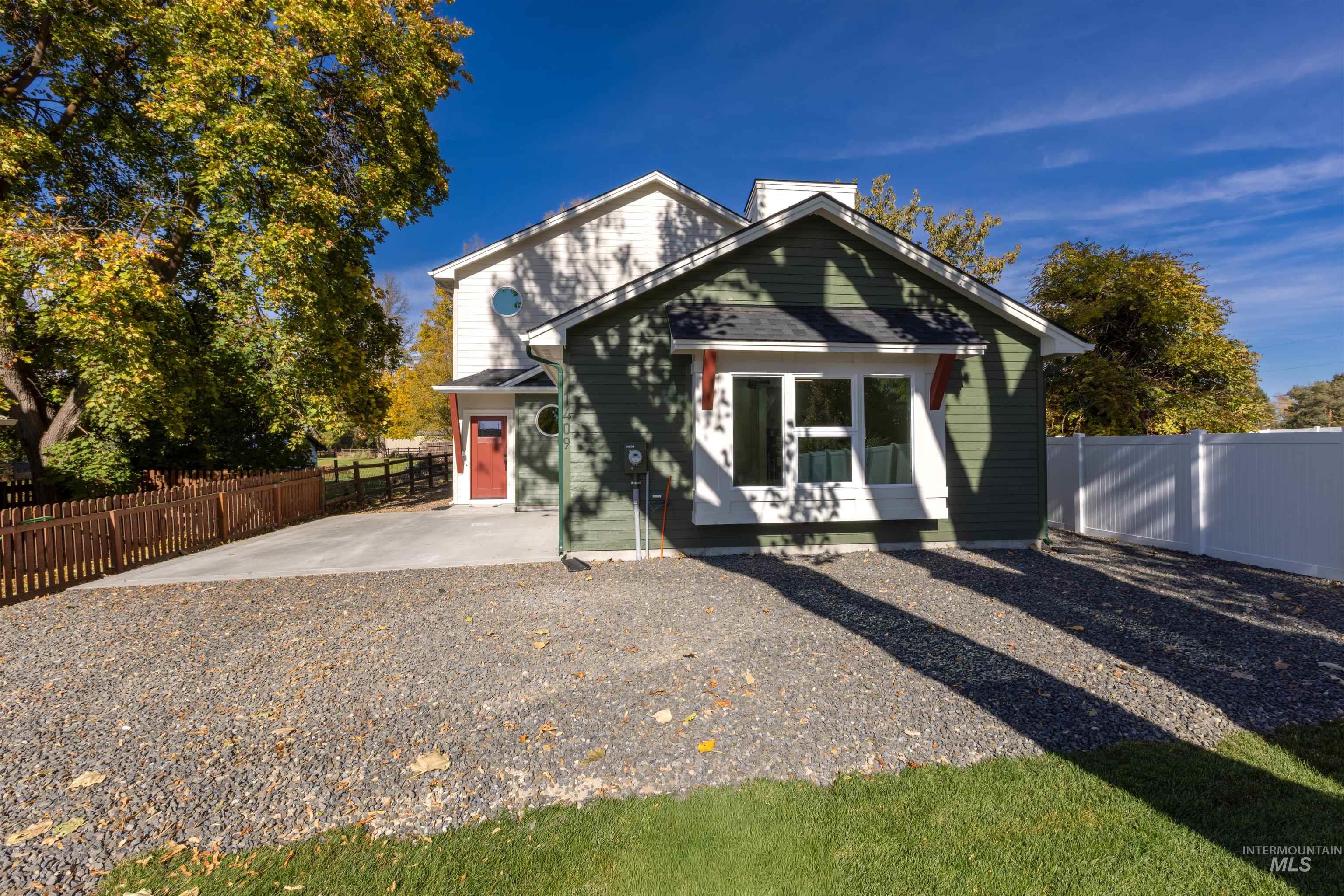 1409 Uvalde St, Caldwell, Idaho 83605, 4 Bedrooms, 2.5 Bathrooms, Residential For Sale, Price $495,000,MLS 98966448