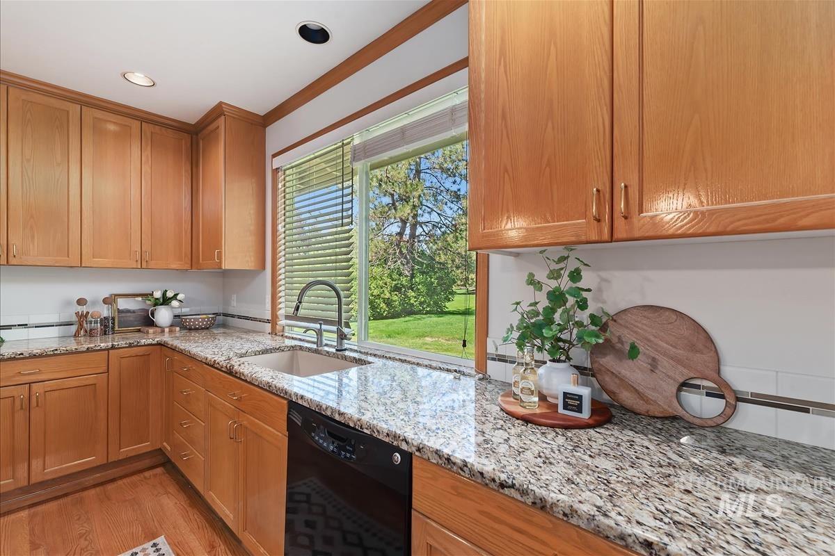 8504 W Pool Ct, Garden City, Idaho 83714, 3 Bedrooms, 2.5 Bathrooms, Residential For Sale, Price $765,000,MLS 98966508