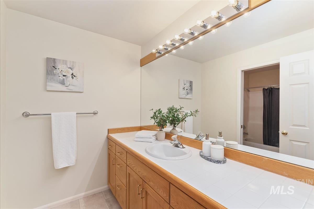 8504 W Pool Ct, Garden City, Idaho 83714, 3 Bedrooms, 2.5 Bathrooms, Residential For Sale, Price $765,000,MLS 98966508