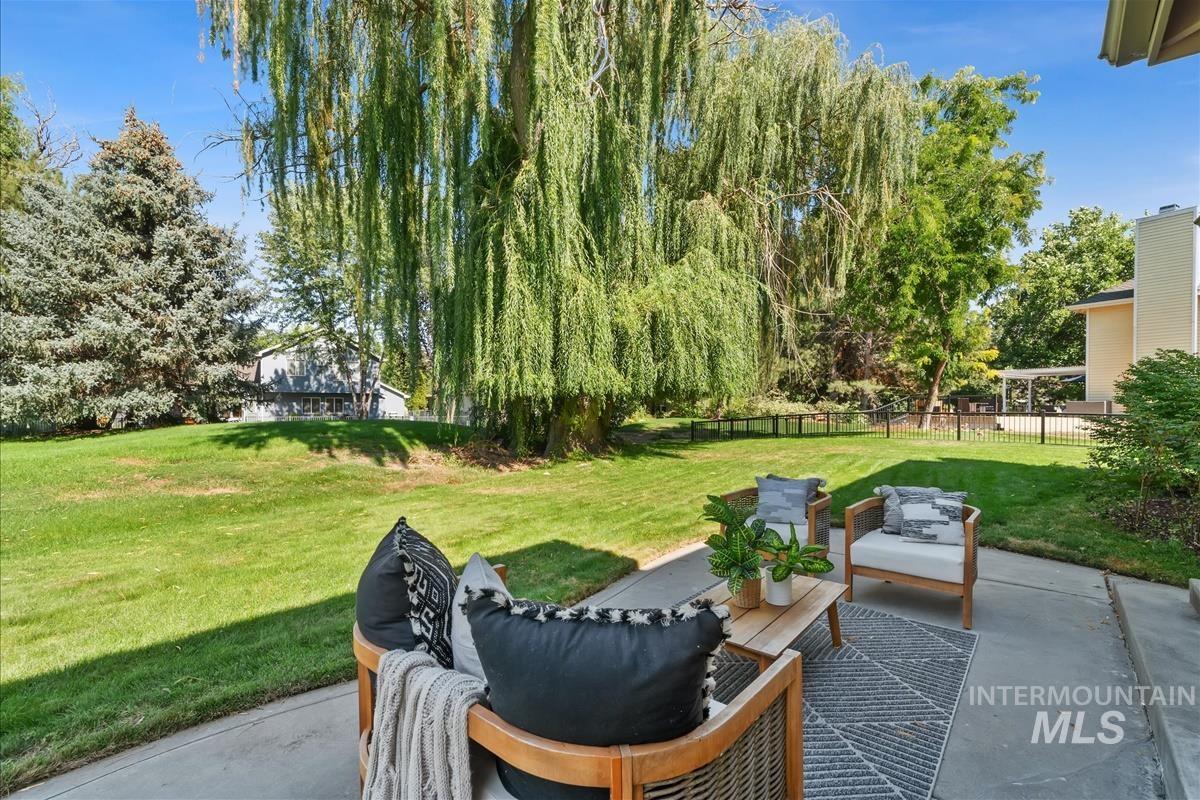 8504 W Pool Ct, Garden City, Idaho 83714, 3 Bedrooms, 2.5 Bathrooms, Residential For Sale, Price $765,000,MLS 98966508