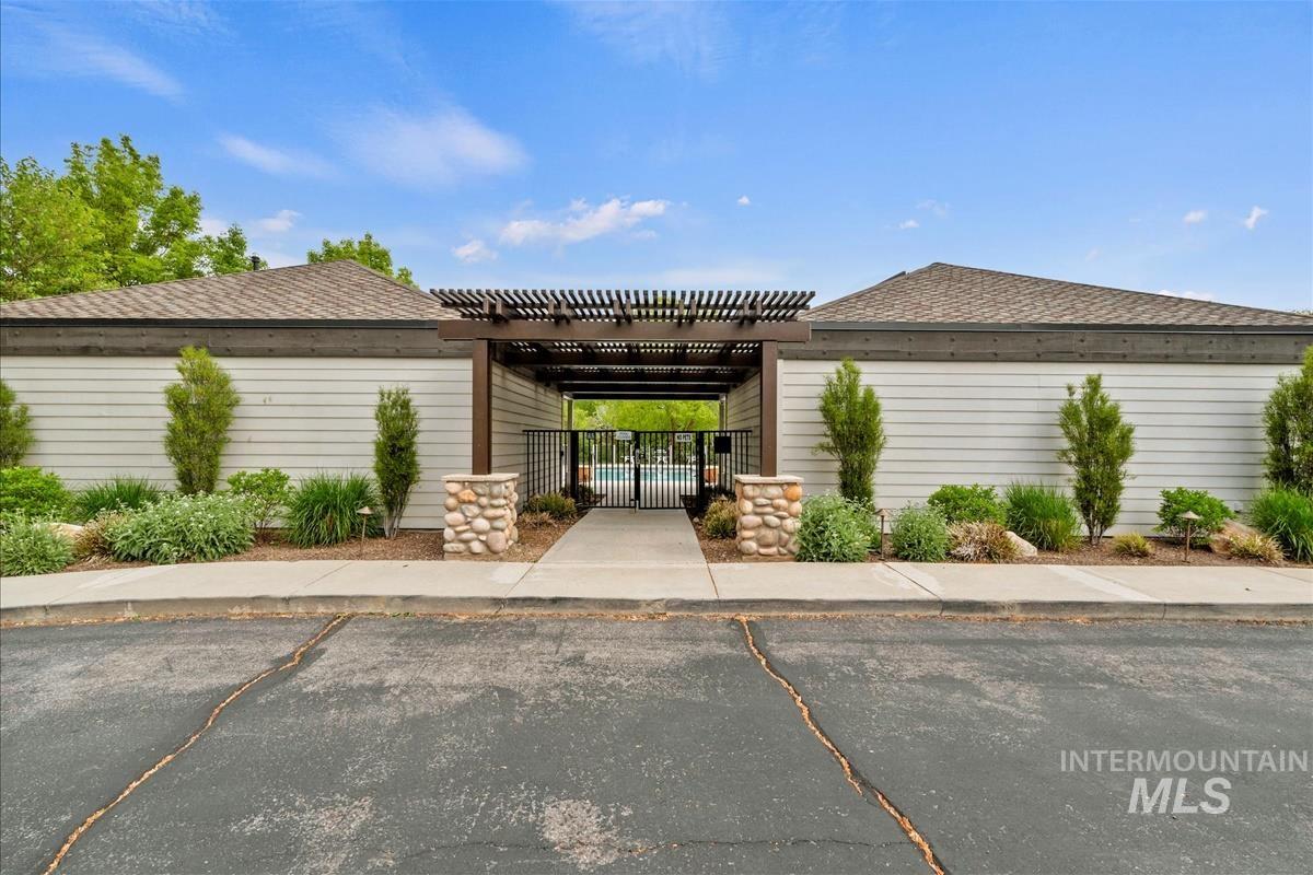 8504 W Pool Ct, Garden City, Idaho 83714, 3 Bedrooms, 2.5 Bathrooms, Residential For Sale, Price $765,000,MLS 98966508