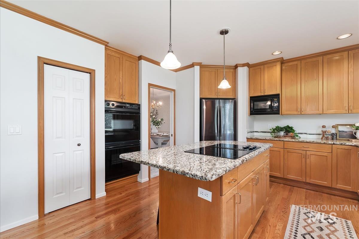 8504 W Pool Ct, Garden City, Idaho 83714, 3 Bedrooms, 2.5 Bathrooms, Residential For Sale, Price $765,000,MLS 98966508